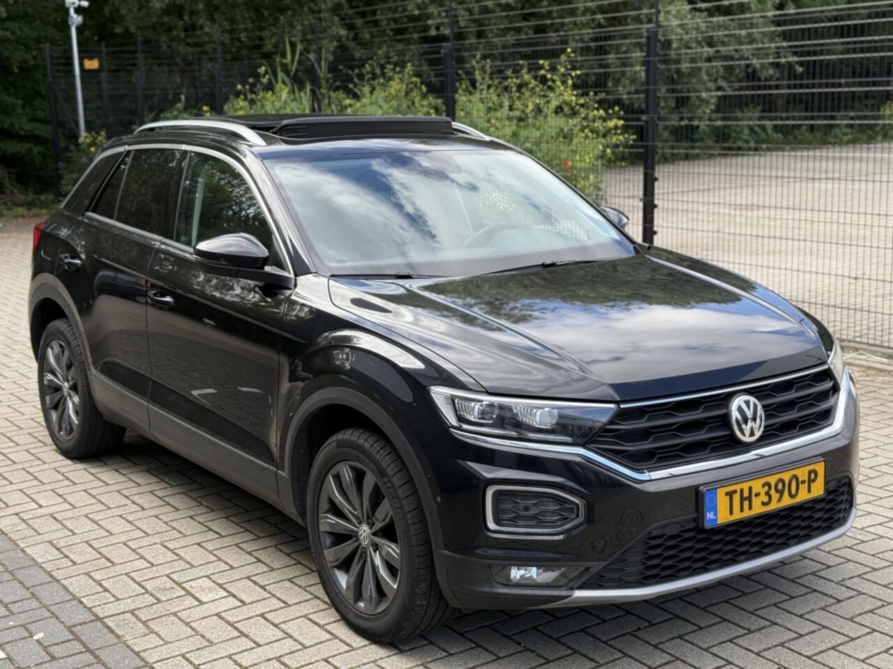 Volkswagen T-Roc 1.5 TSI Style PANO | XENON | LED | BEATS | CARPLAY | LANE | ACC