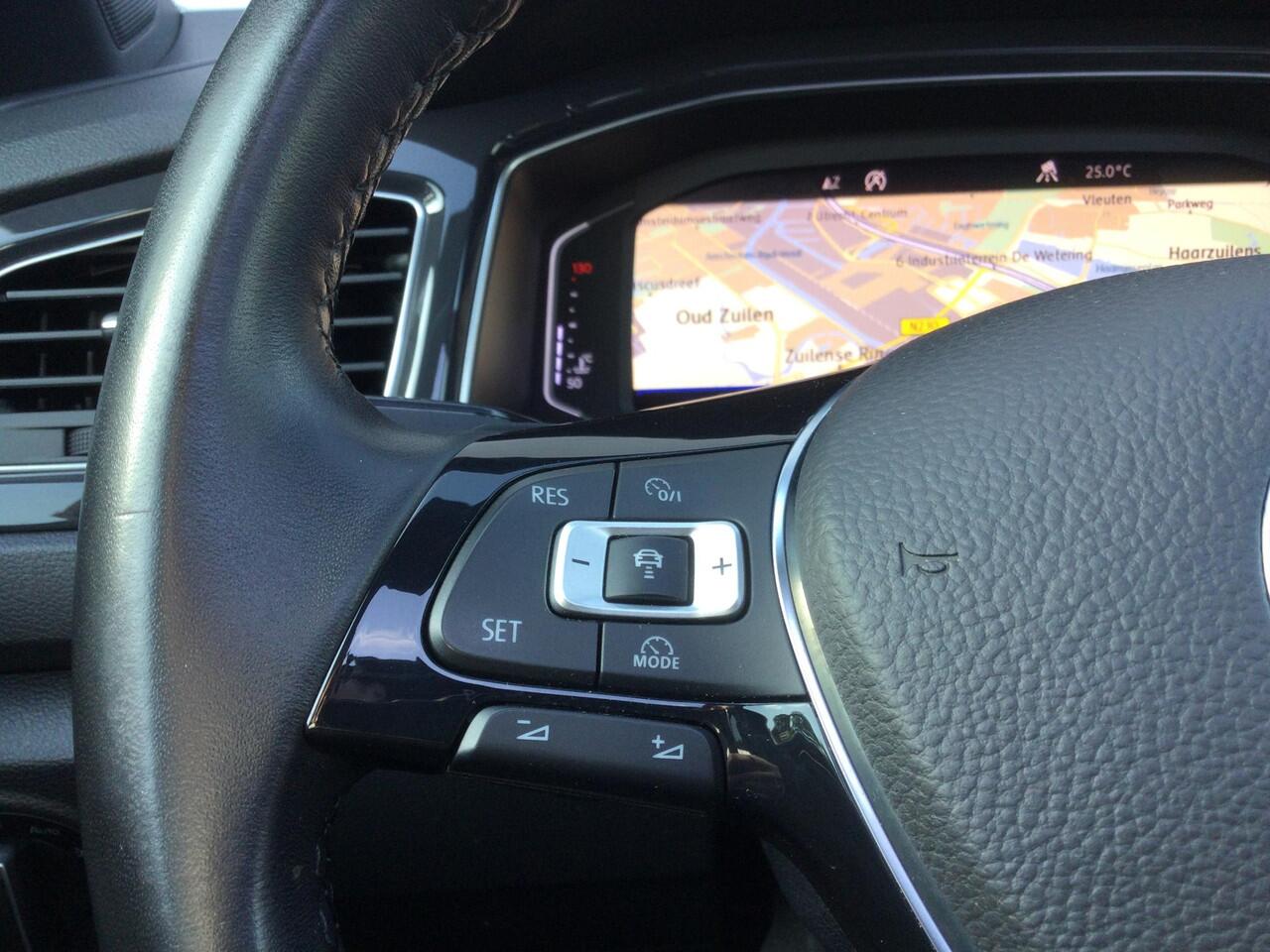 Volkswagen T-Roc 1.5 TSI Sport | Digitaal Dashboard | Trekhaak | Schuifdak | Camera |