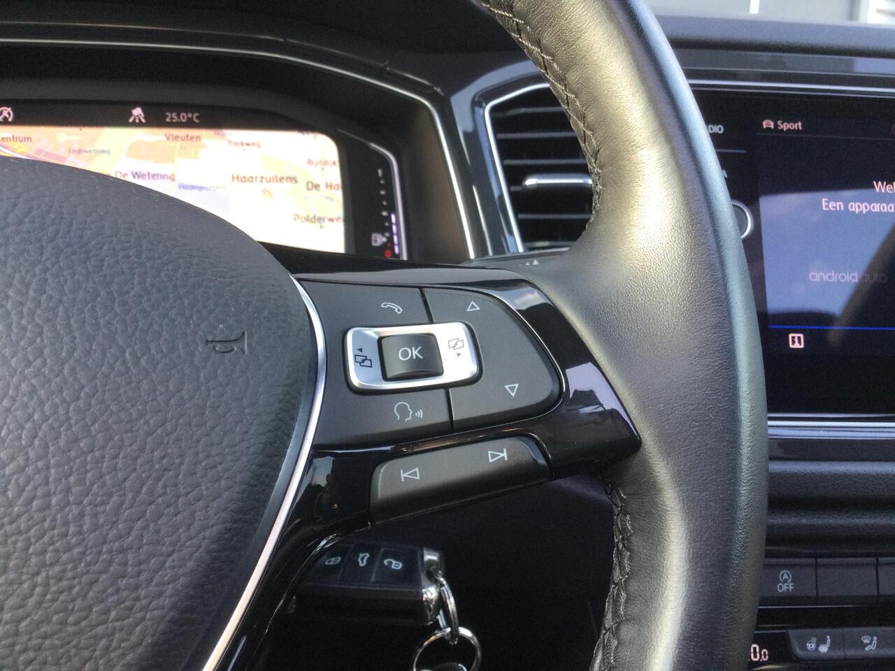 Volkswagen T-Roc 1.5 TSI Sport | Digitaal Dashboard | Trekhaak | Schuifdak | Camera |