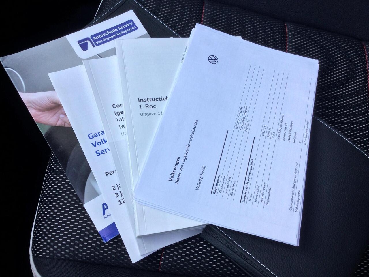 Volkswagen T-Roc 1.5 TSI Sport | Digitaal Dashboard | Trekhaak | Schuifdak | Camera |