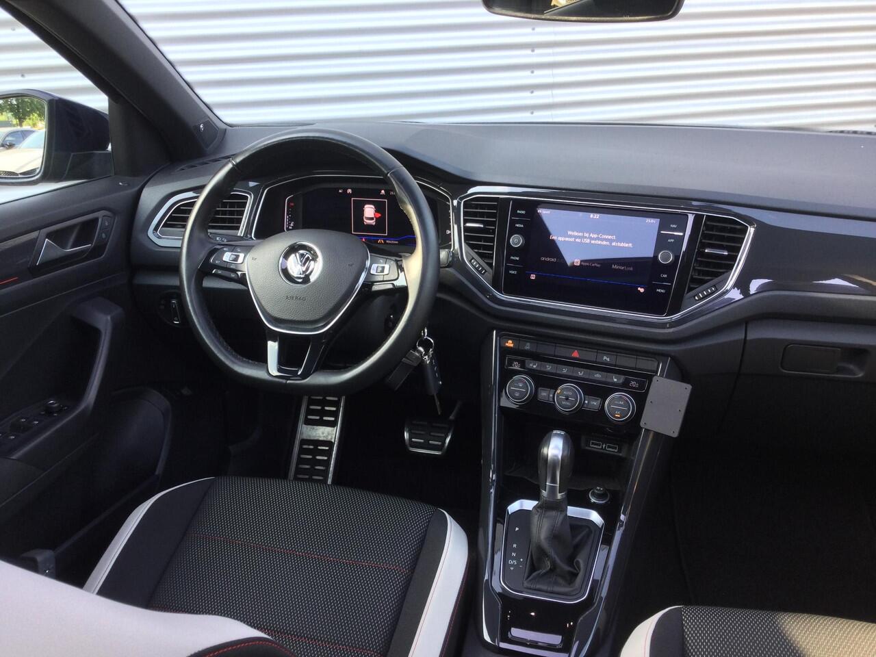 Volkswagen T-Roc 1.5 TSI Sport | Digitaal Dashboard | Trekhaak | Schuifdak | Camera |