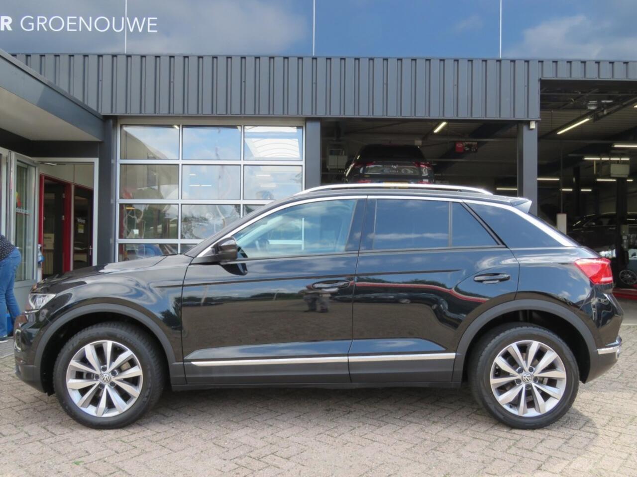 Volkswagen T-Roc 1.0 TSI 115pk STYLE / Digitaal dash. / Led / Elec.achterklep / Camera / 17 Inch / BOVAG garantie