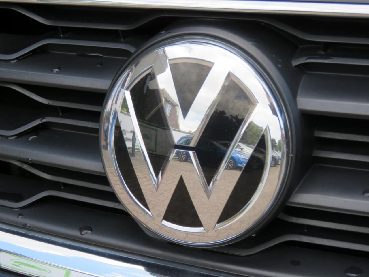 Volkswagen T-Roc 1.0 TSI 115pk STYLE / Digitaal dash. / Led / Elec.achterklep / Camera / 17 Inch / BOVAG garantie