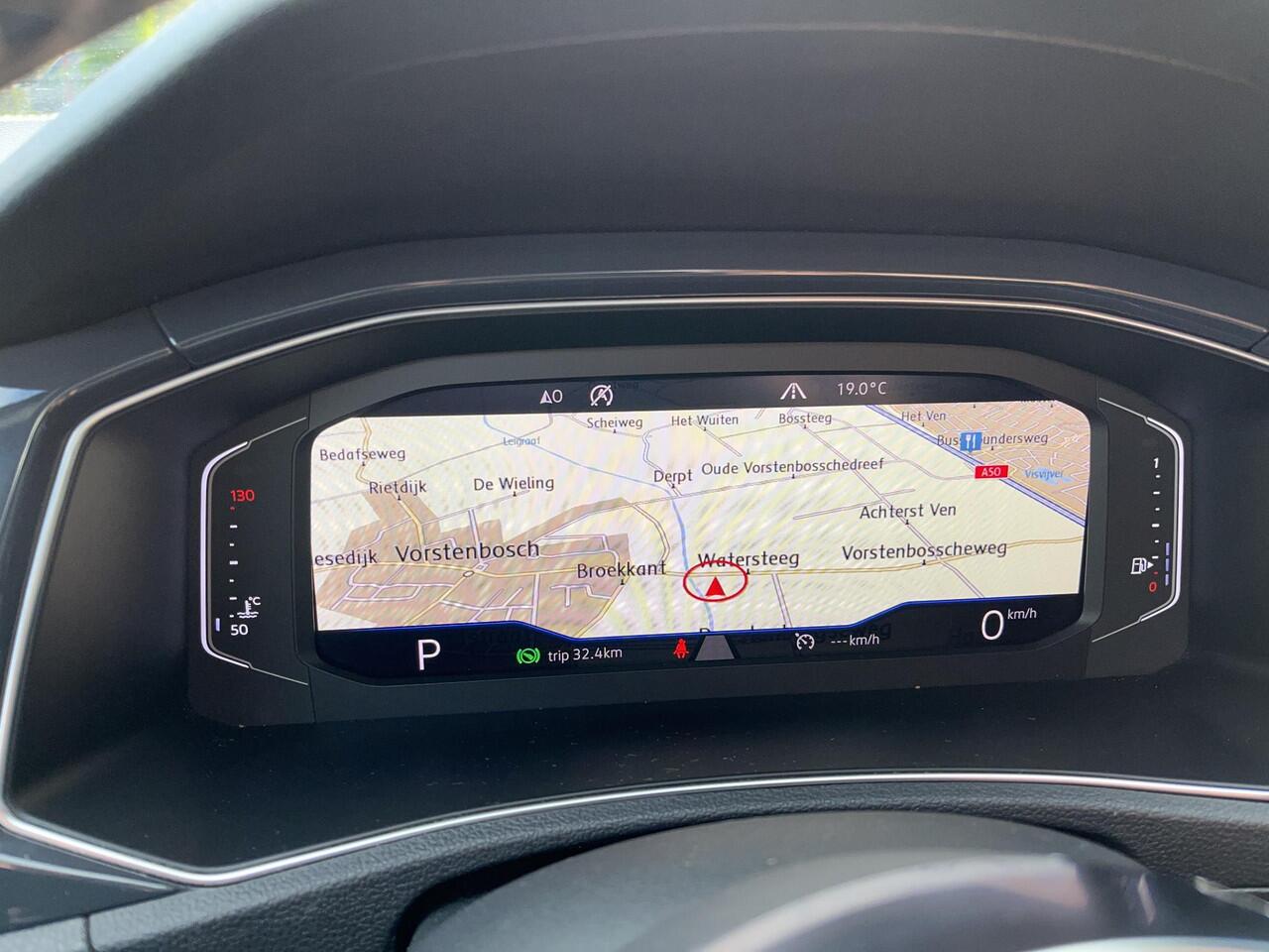 Volkswagen T-Roc 1.5 TSI R-LINE VIRTUAL DASBOARD | TREKHAAK AFN. | ELEC. A. KLEP | NAV | ADAPTIVE CRUISE CONTROL | CAMERA | APPLE/ANDROID CARPLAY