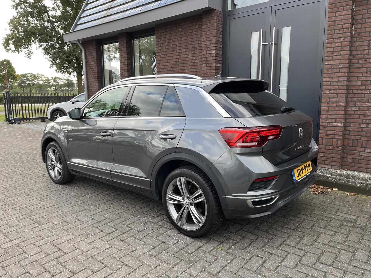 Volkswagen T-Roc 1.5 TSI R-LINE VIRTUAL DASBOARD | TREKHAAK AFN. | ELEC. A. KLEP | NAV | ADAPTIVE CRUISE CONTROL | CAMERA | APPLE/ANDROID CARPLAY