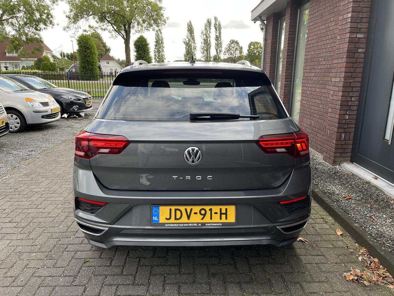 Volkswagen T-Roc 1.5 TSI R-LINE VIRTUAL DASBOARD | TREKHAAK AFN. | ELEC. A. KLEP | NAV | ADAPTIVE CRUISE CONTROL | CAMERA | APPLE/ANDROID CARPLAY