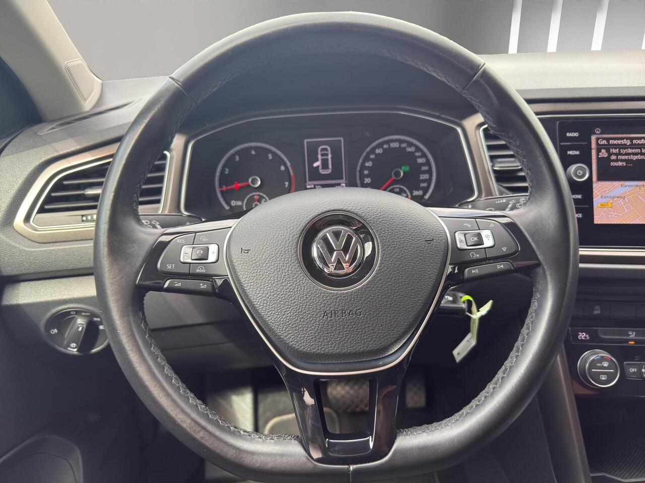 Volkswagen T-Roc 1.5 TSI Style DSG Navigatie | Two Tone | Parkeer V+A | Automaat | Elektrische Klep | App-Connect |