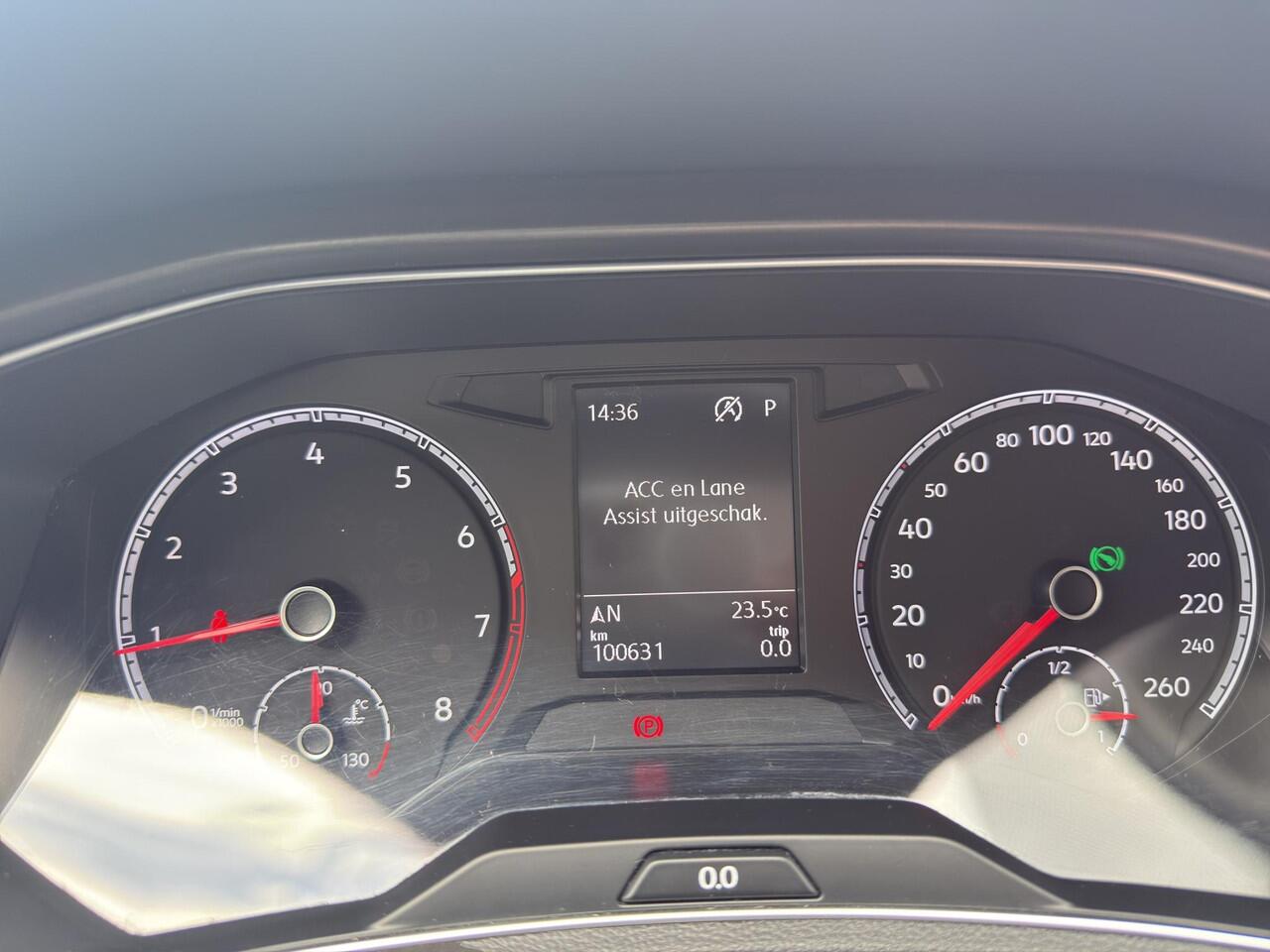 Volkswagen T-Roc 1.5 TSI Style DSG Navigatie | Two Tone | Parkeer V+A | Automaat | Elektrische Klep | App-Connect |