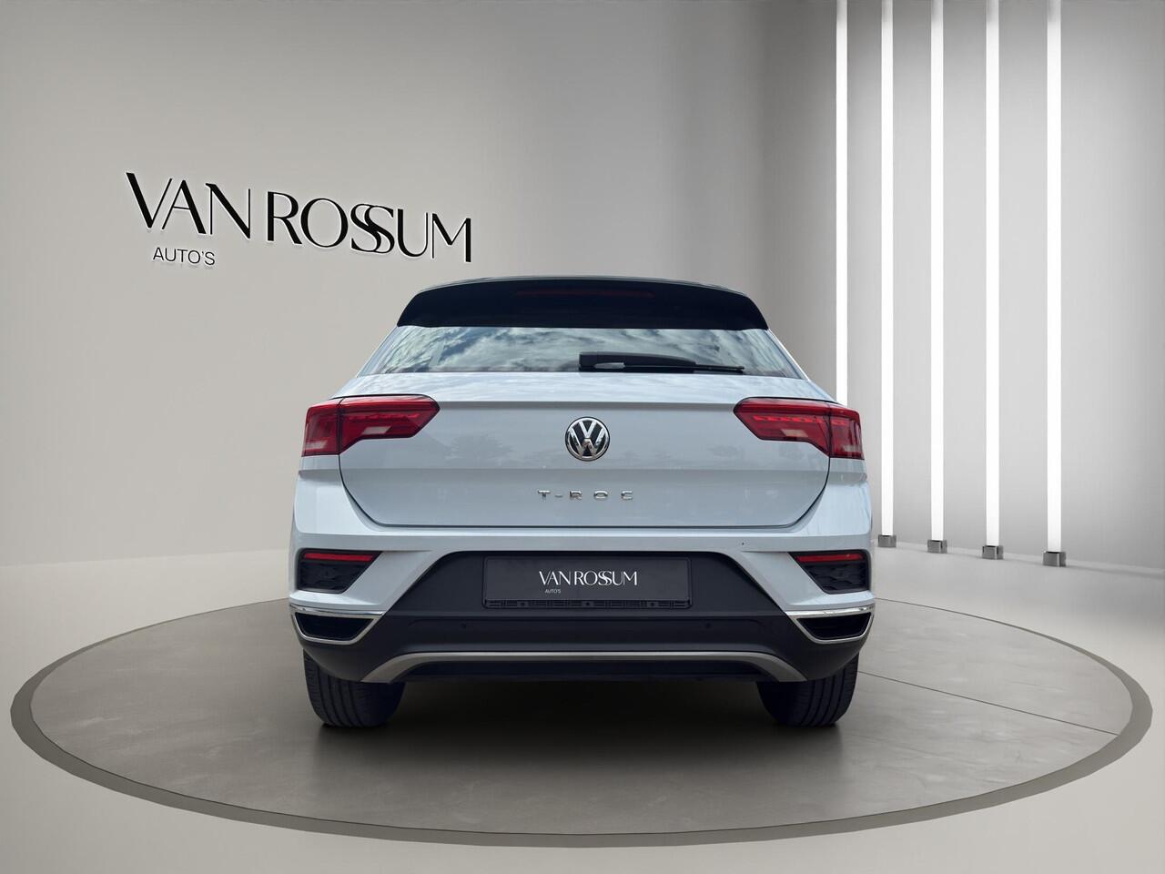 Volkswagen T-Roc 1.5 TSI Style DSG Navigatie | Two Tone | Parkeer V+A | Automaat | Elektrische Klep | App-Connect |