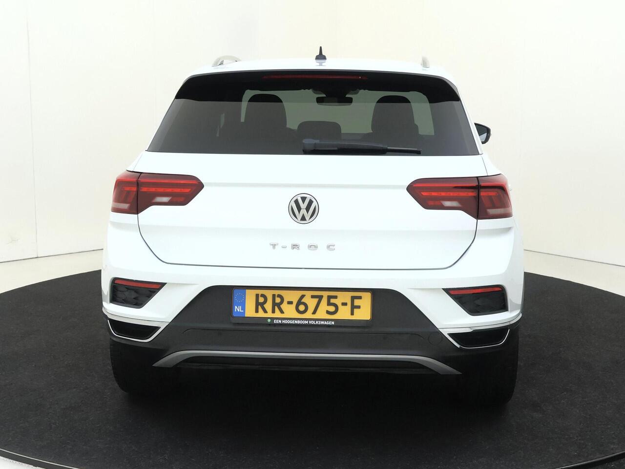 Volkswagen T-Roc 1.5 TSI Sport | Trekhaak | Digital cockpit Pro | LED verlichting | Navigatie | Adaptieve cruise control | Parkeersensoren | CarPlay |