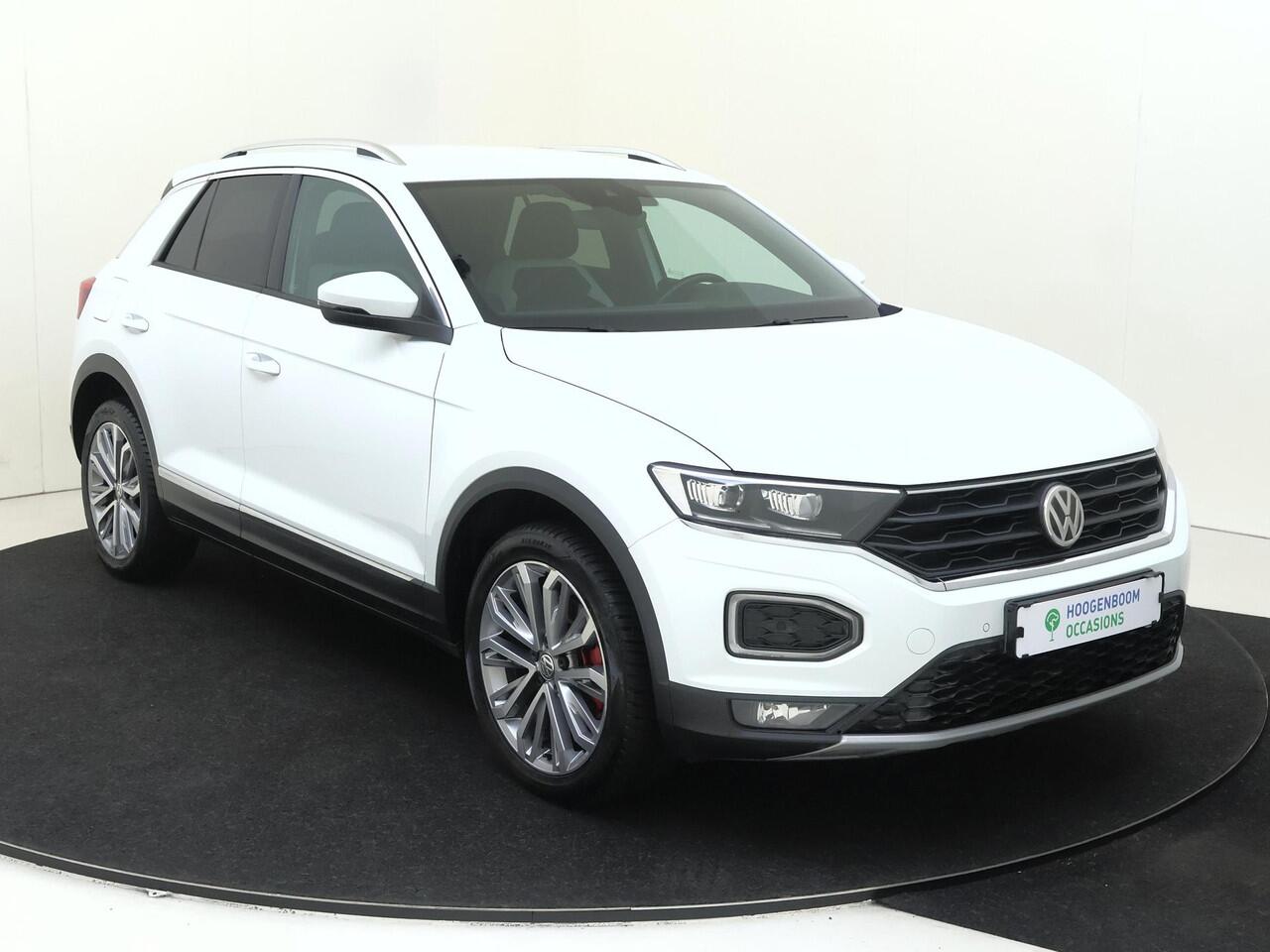 Volkswagen T-Roc 1.5 TSI Sport | Trekhaak | Digital cockpit Pro | LED verlichting | Navigatie | Adaptieve cruise control | Parkeersensoren | CarPlay |