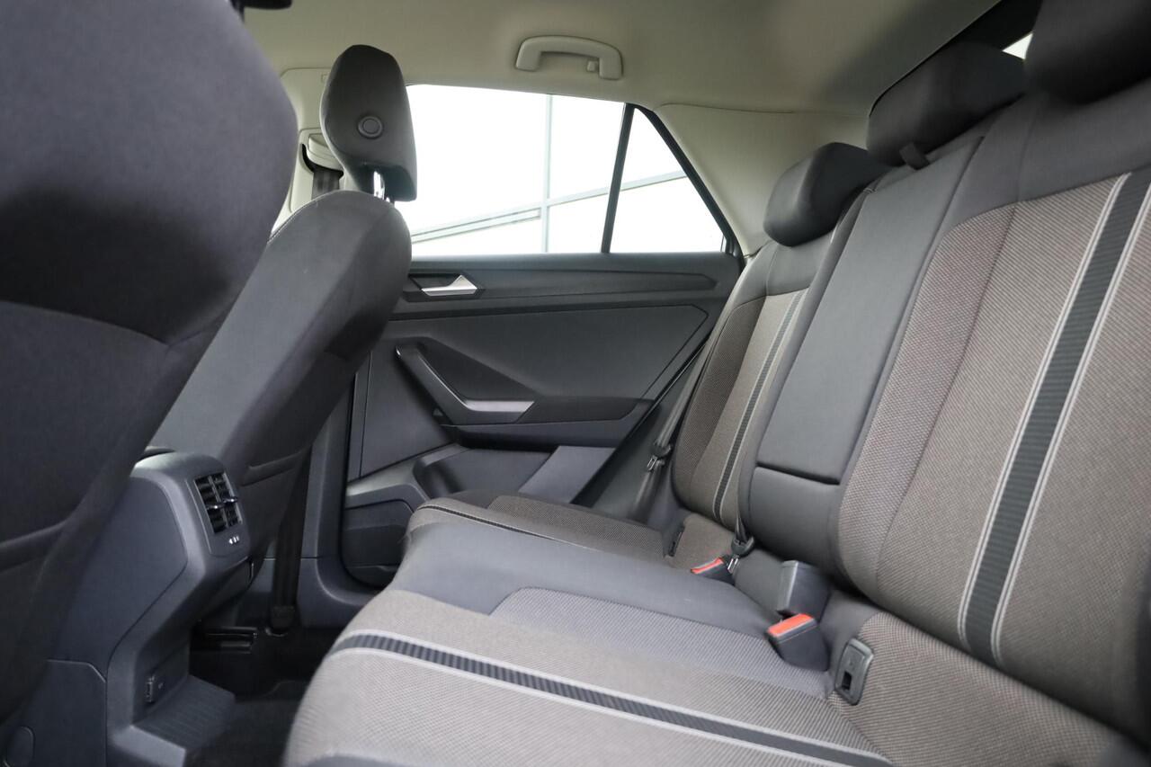 Volkswagen T-Roc 1.0 TSI Style 85KW/115PK, Navigatie, Activ info display, Chrome dakrail, clima, led achterlichten, winterpakket, stoelverwarming, 17" lmv