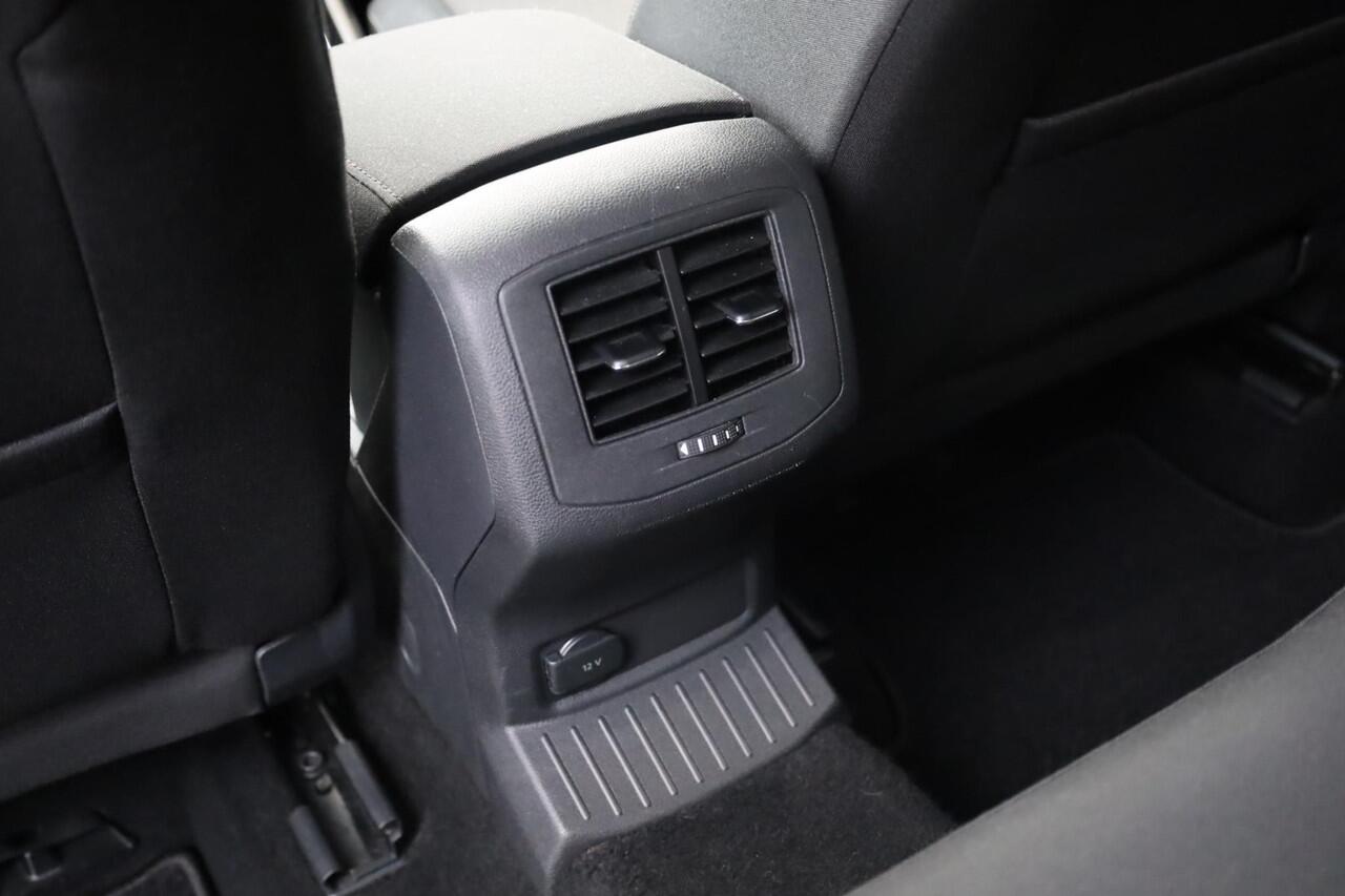 Volkswagen T-Roc 1.0 TSI Style 85KW/115PK, Navigatie, Activ info display, Chrome dakrail, clima, led achterlichten, winterpakket, stoelverwarming, 17" lmv