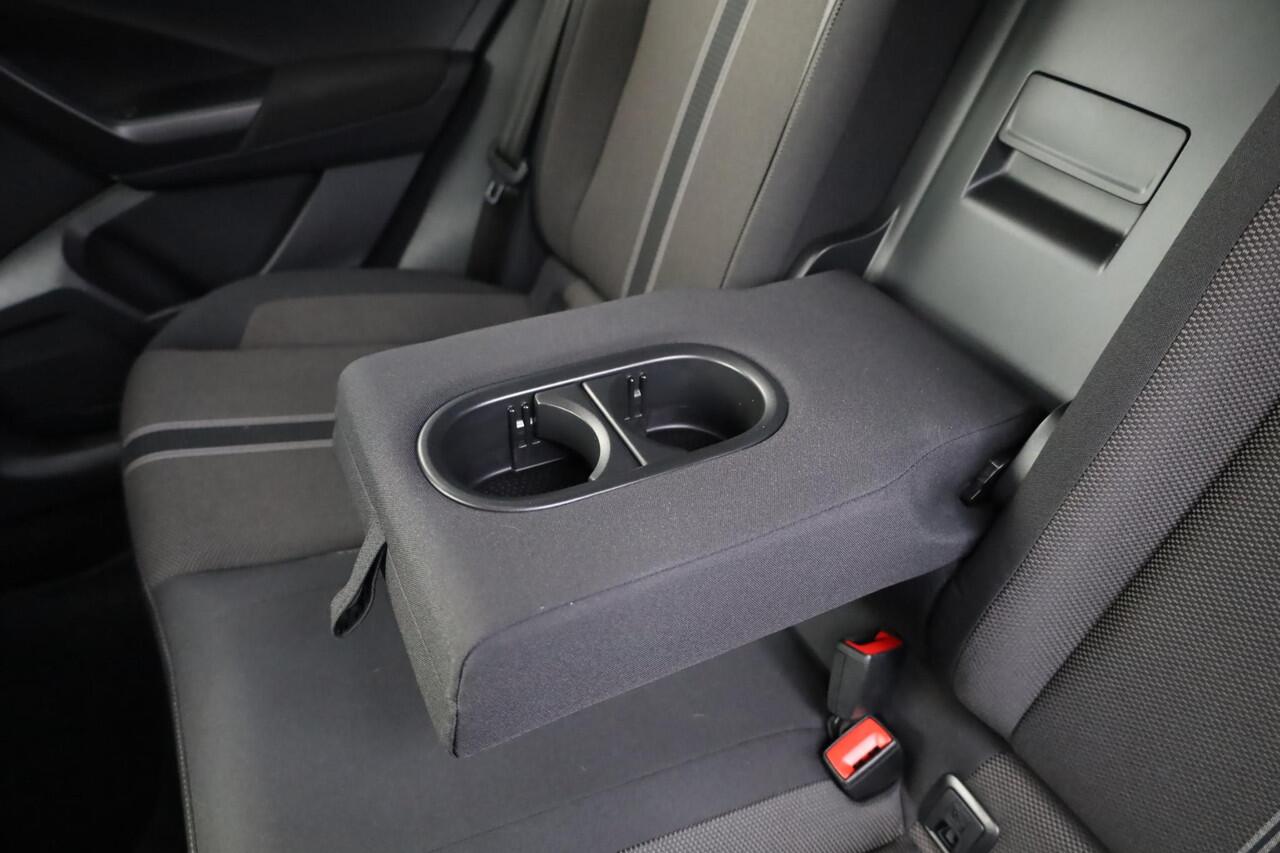 Volkswagen T-Roc 1.0 TSI Style 85KW/115PK, Navigatie, Activ info display, Chrome dakrail, clima, led achterlichten, winterpakket, stoelverwarming, 17" lmv