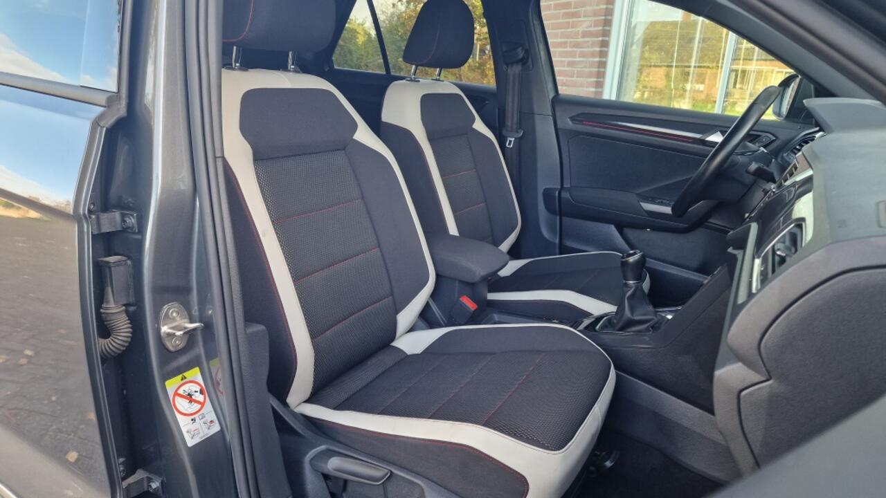 Volkswagen T-Roc 1.5 TSI Sport, Stoelverwarming, NL Auto