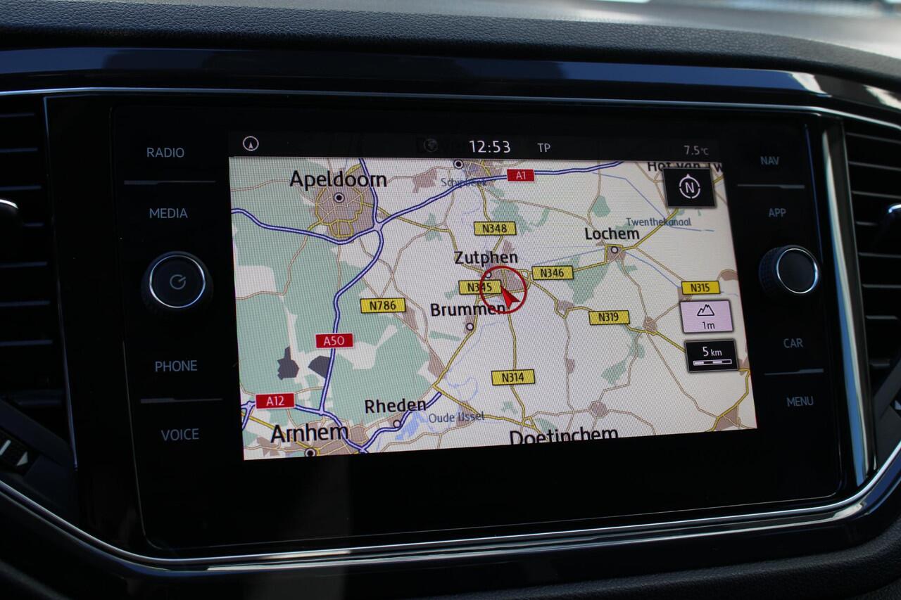 Volkswagen T-Roc 1.5 TSI Sport | Panoramadak | Virtual | Adaptieve cruise | Achteruitrij camera