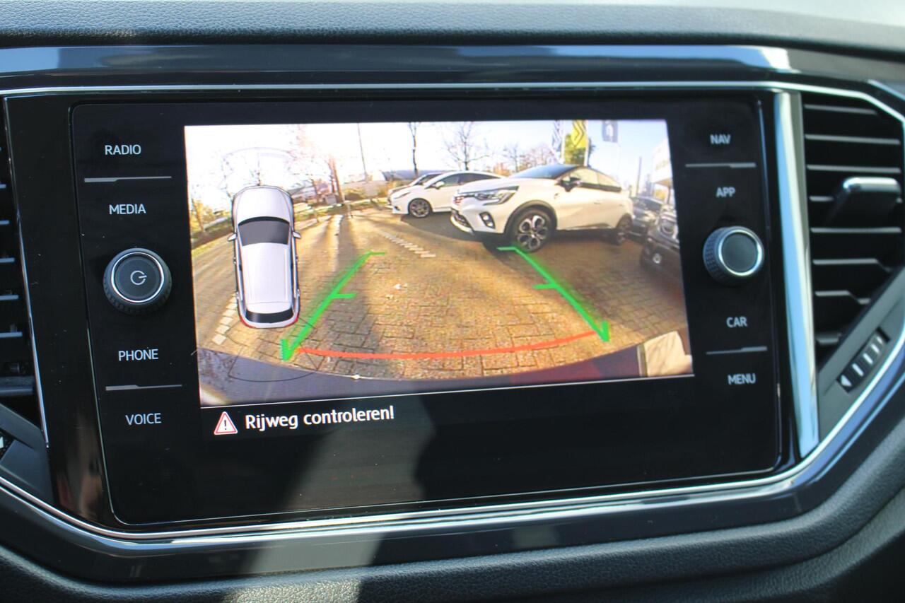 Volkswagen T-Roc 1.5 TSI Sport | Panoramadak | Virtual | Adaptieve cruise | Achteruitrij camera