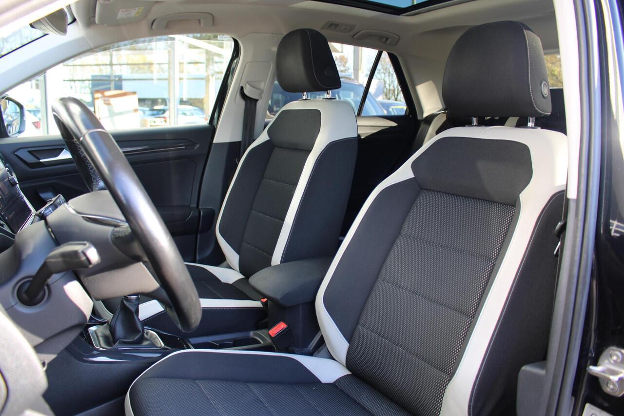 Volkswagen T-Roc 1.5 TSI Sport | Panoramadak | Virtual | Adaptieve cruise | Achteruitrij camera