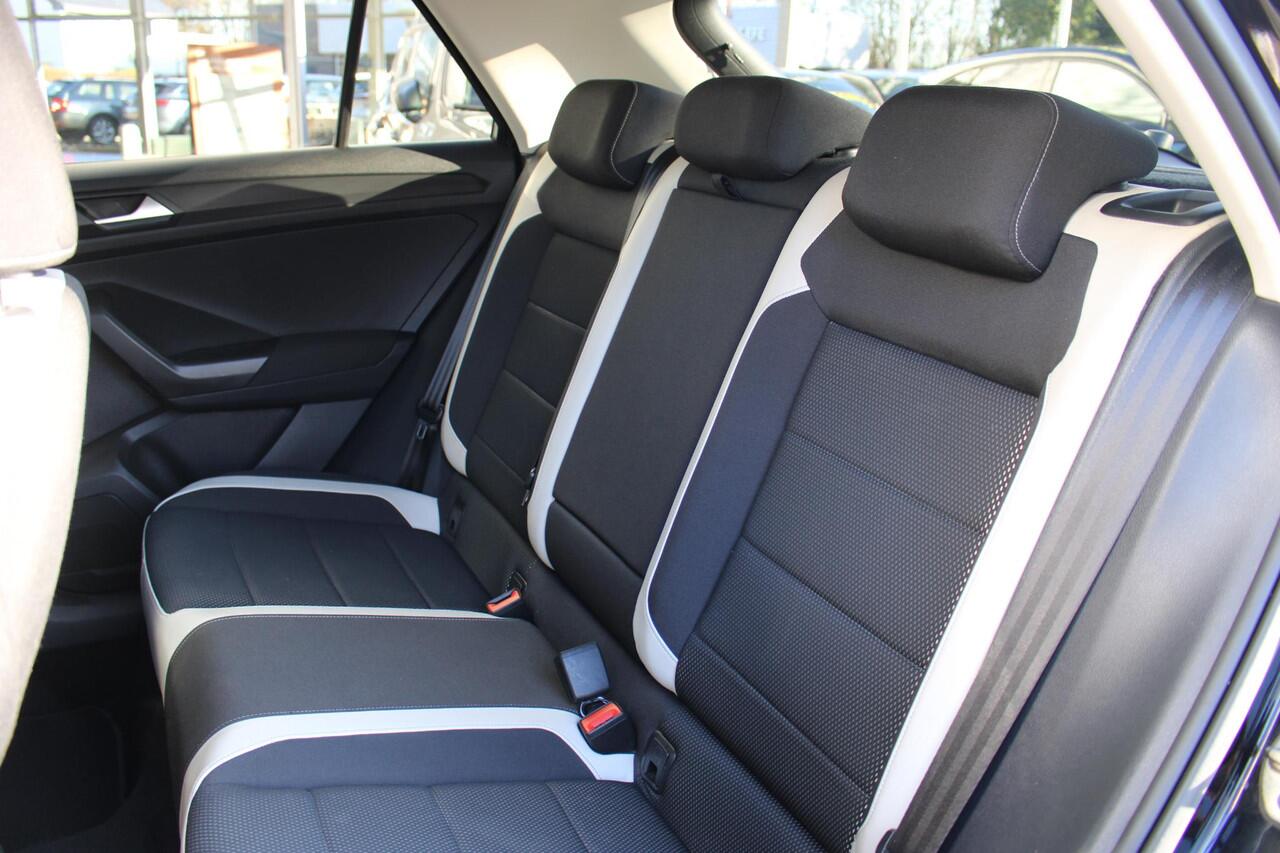 Volkswagen T-Roc 1.5 TSI Sport | Panoramadak | Virtual | Adaptieve cruise | Achteruitrij camera