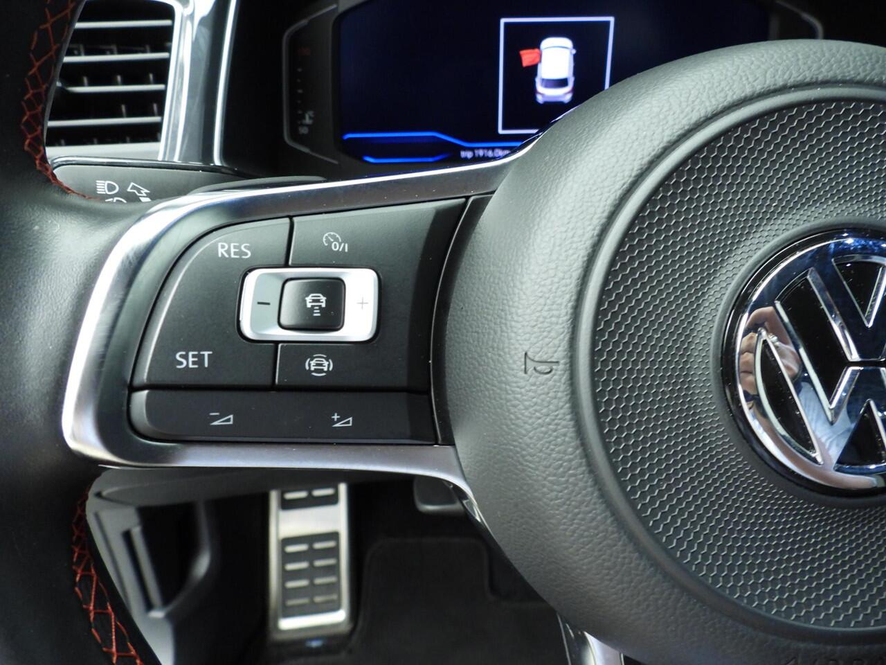 Volkswagen T-Roc 2.0 TSI DSG 4Motion Sport 190 PK | Trekhaak (1700kg) | Winterpakket | Parkeersensoren | Executive