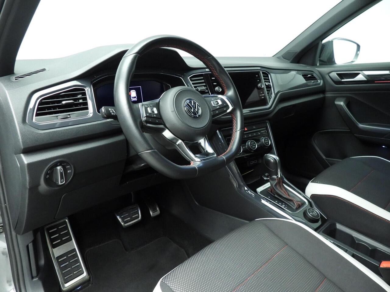 Volkswagen T-Roc 2.0 TSI DSG 4Motion Sport 190 PK | Trekhaak (1700kg) | Winterpakket | Parkeersensoren | Executive