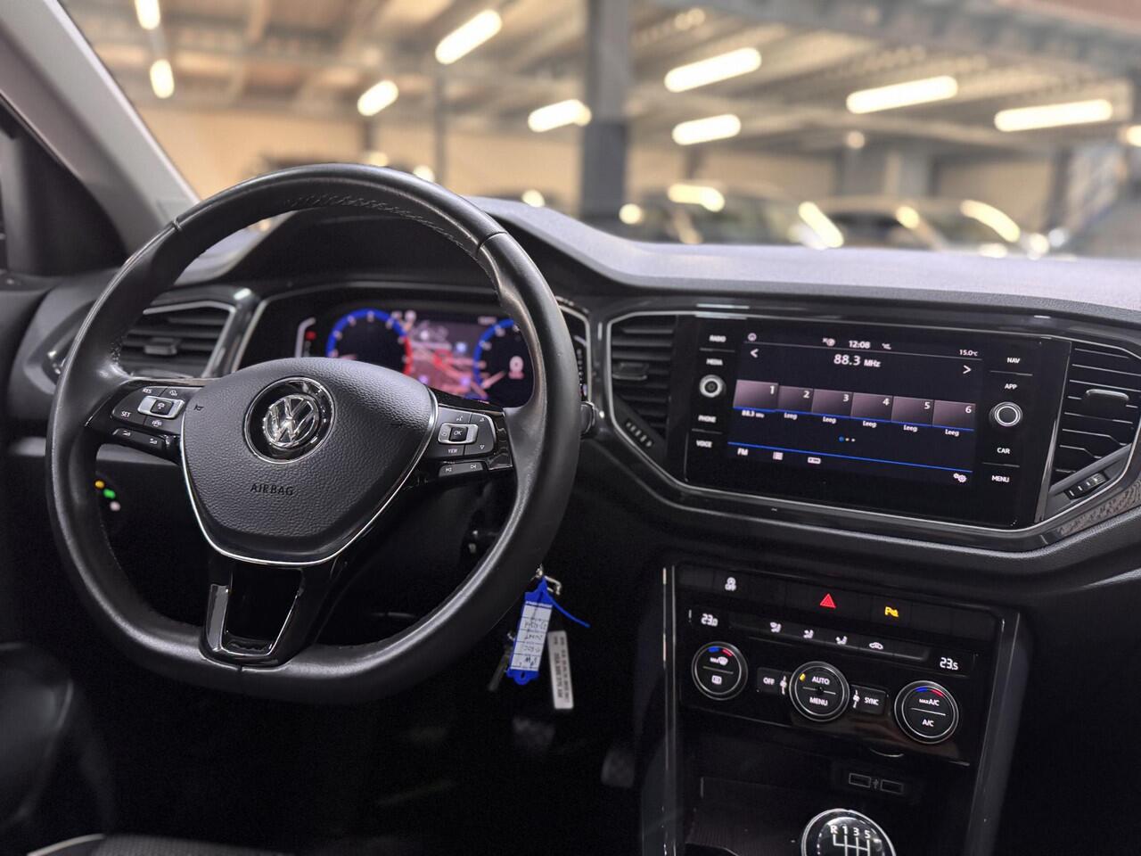 Volkswagen T-Roc 1.5 TSI 150pk Style Half Leer Navi Digi Dash Parkeersensoren Privacy Glass Dealeronderhouden