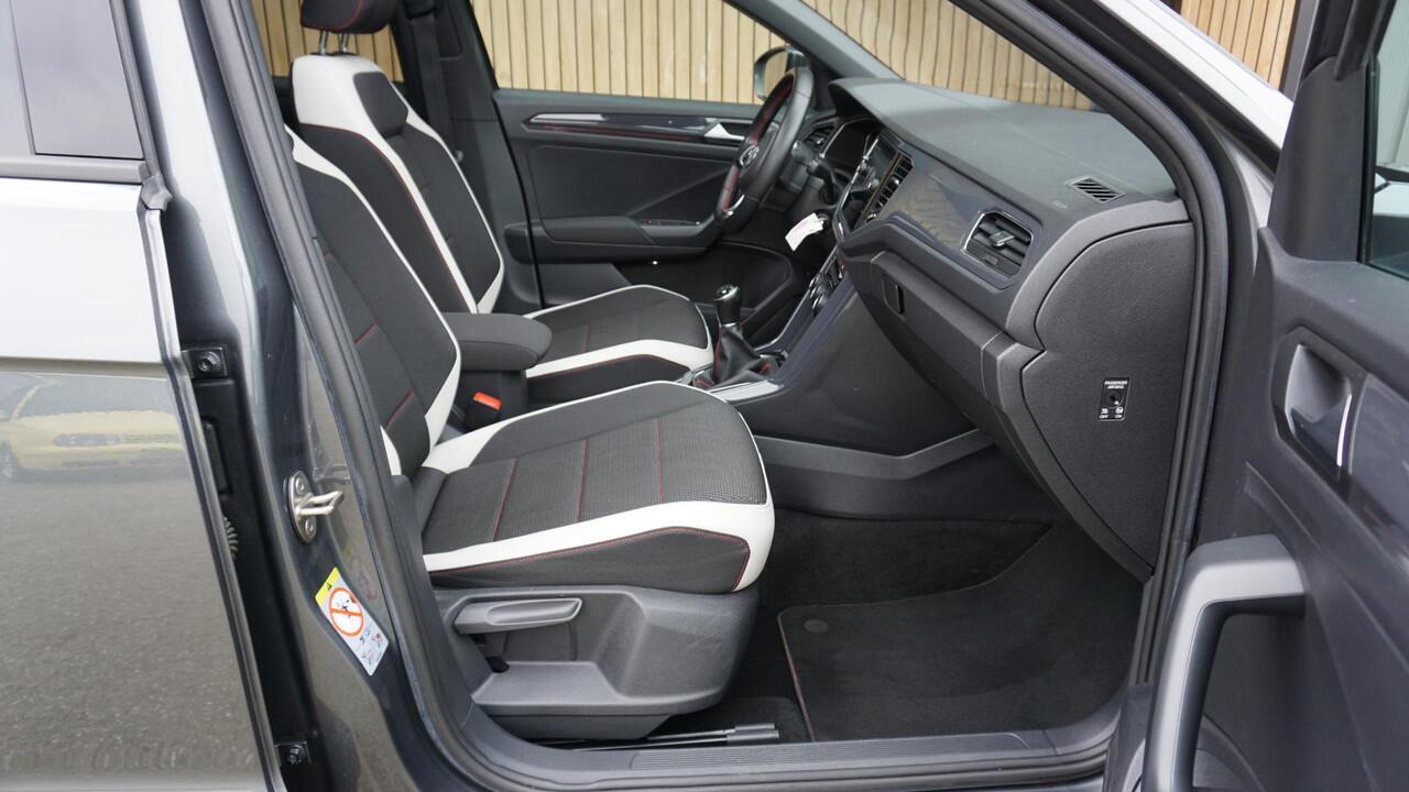 Volkswagen T-Roc 1.5 TSI 150pk Sport Pano.Dak Virtual Cockpit *VW Drive Select* Adaptive Cruise 17inch LM *1e Eigenaar* Indium Grey*