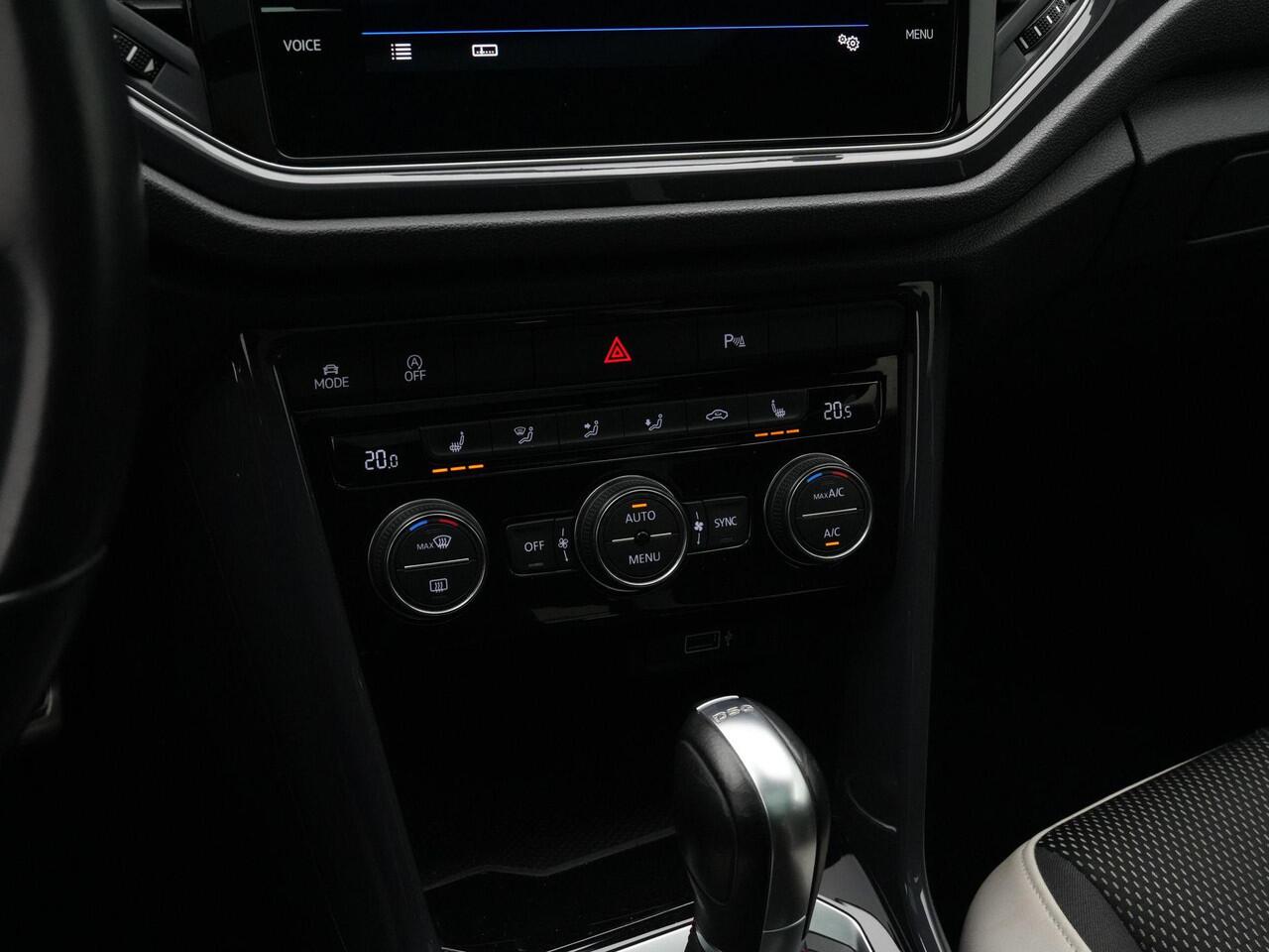 Volkswagen T-Roc 1.5 TSI 150 pk DSG Sport Business R | Panoramadak | Trekhaak | Stoelverwarming | Remklauwen rood | Side Assist | Adaptive Cruise