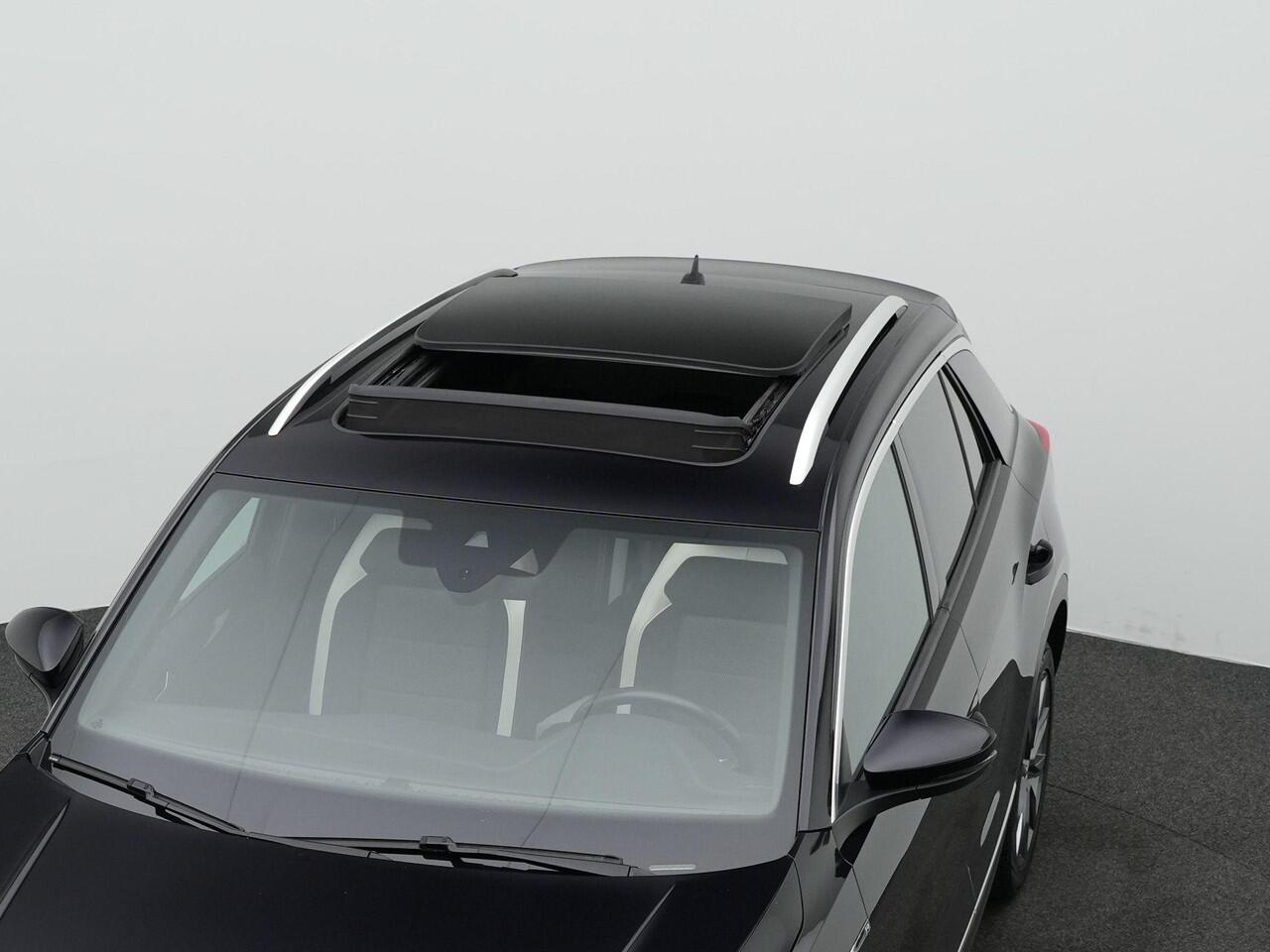 Volkswagen T-Roc 1.5 TSI 150 pk DSG Sport Business R | Panoramadak | Trekhaak | Stoelverwarming | Remklauwen rood | Side Assist | Adaptive Cruise