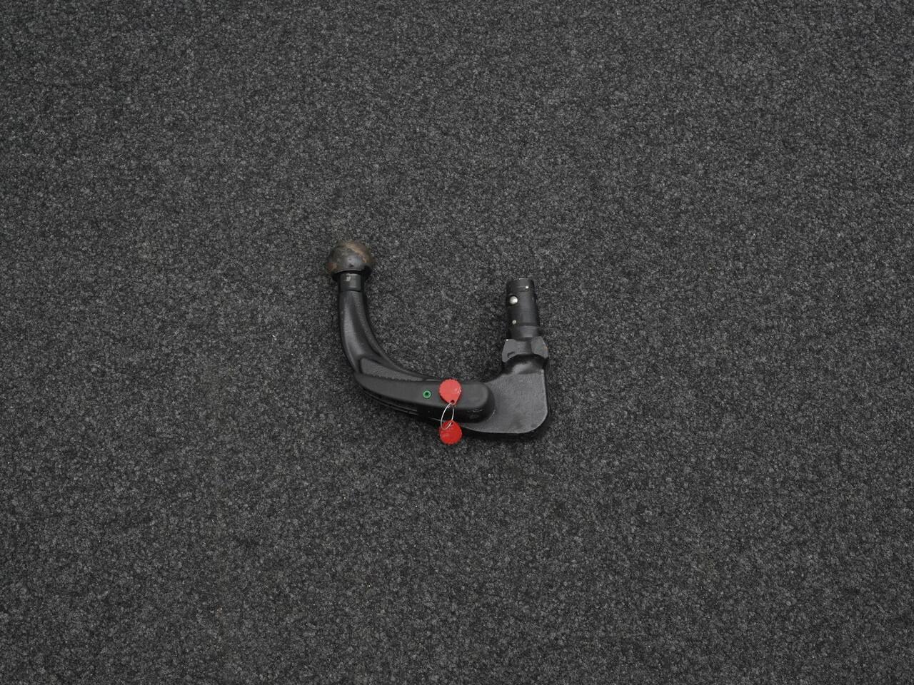 Volkswagen T-Roc 1.5 TSI 150 pk DSG Sport Business R | Panoramadak | Trekhaak | Stoelverwarming | Remklauwen rood | Side Assist | Adaptive Cruise