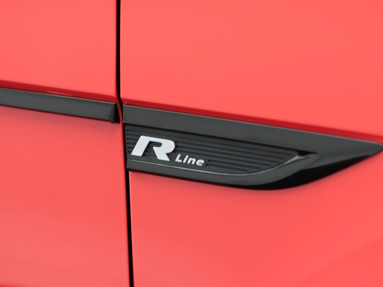 Volkswagen T-Roc 1.5 TSi 150 Pk Automaat Sport Business R-Line | Panoramadak | Beats Audio | Adaptive Cruise | Camera | CarPlay | LED-verlichting | 18 Inch | 58.486 Km