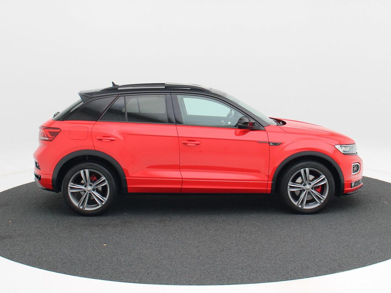 Volkswagen T-Roc 1.5 TSi 150 Pk Automaat Sport Business R-Line | Panoramadak | Beats Audio | Adaptive Cruise | Camera | CarPlay | LED-verlichting | 18 Inch | 58.486 Km