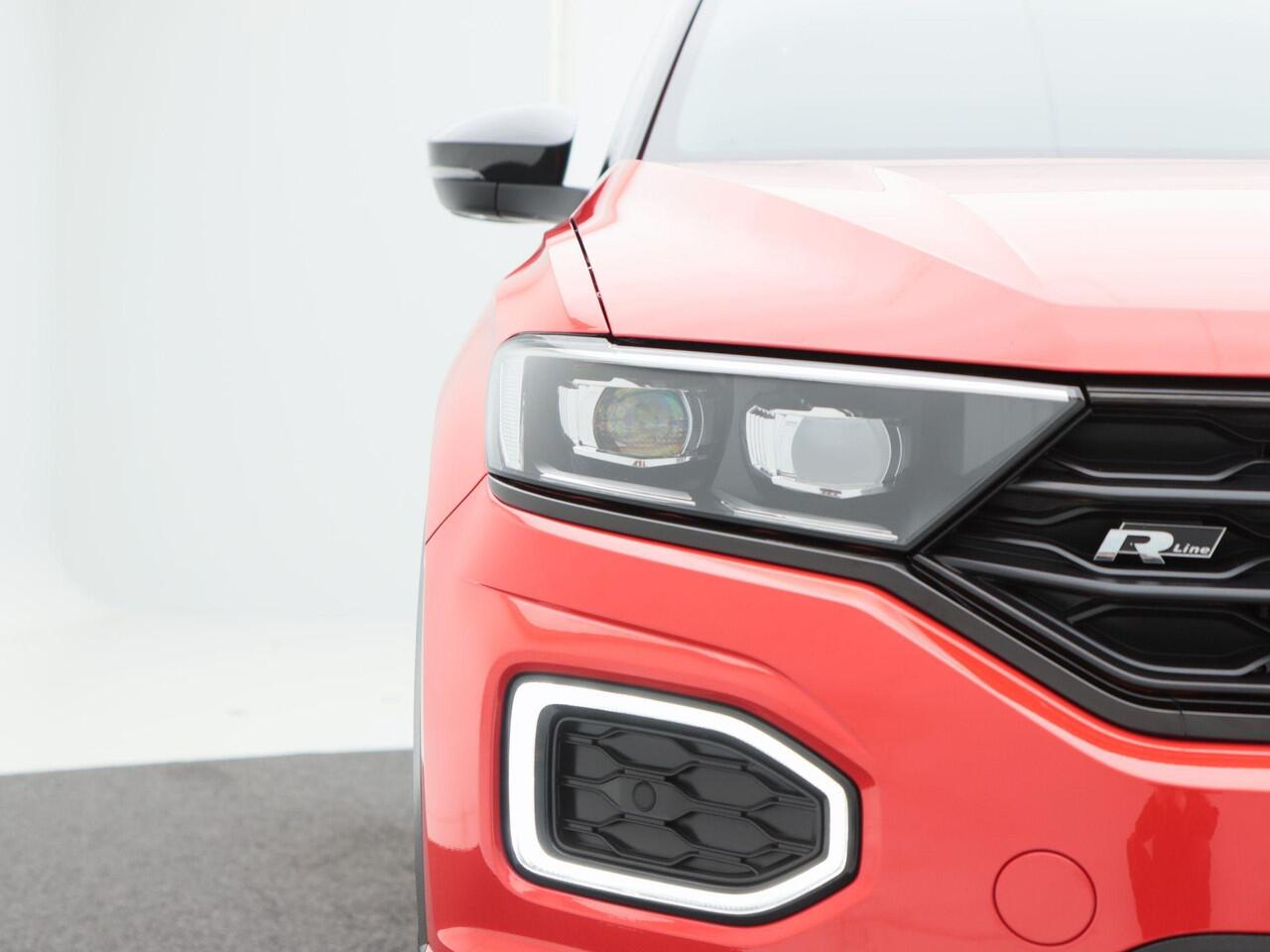 Volkswagen T-Roc 1.5 TSi 150 Pk Automaat Sport Business R-Line | Panoramadak | Beats Audio | Adaptive Cruise | Camera | CarPlay | LED-verlichting | 18 Inch | 58.486 Km