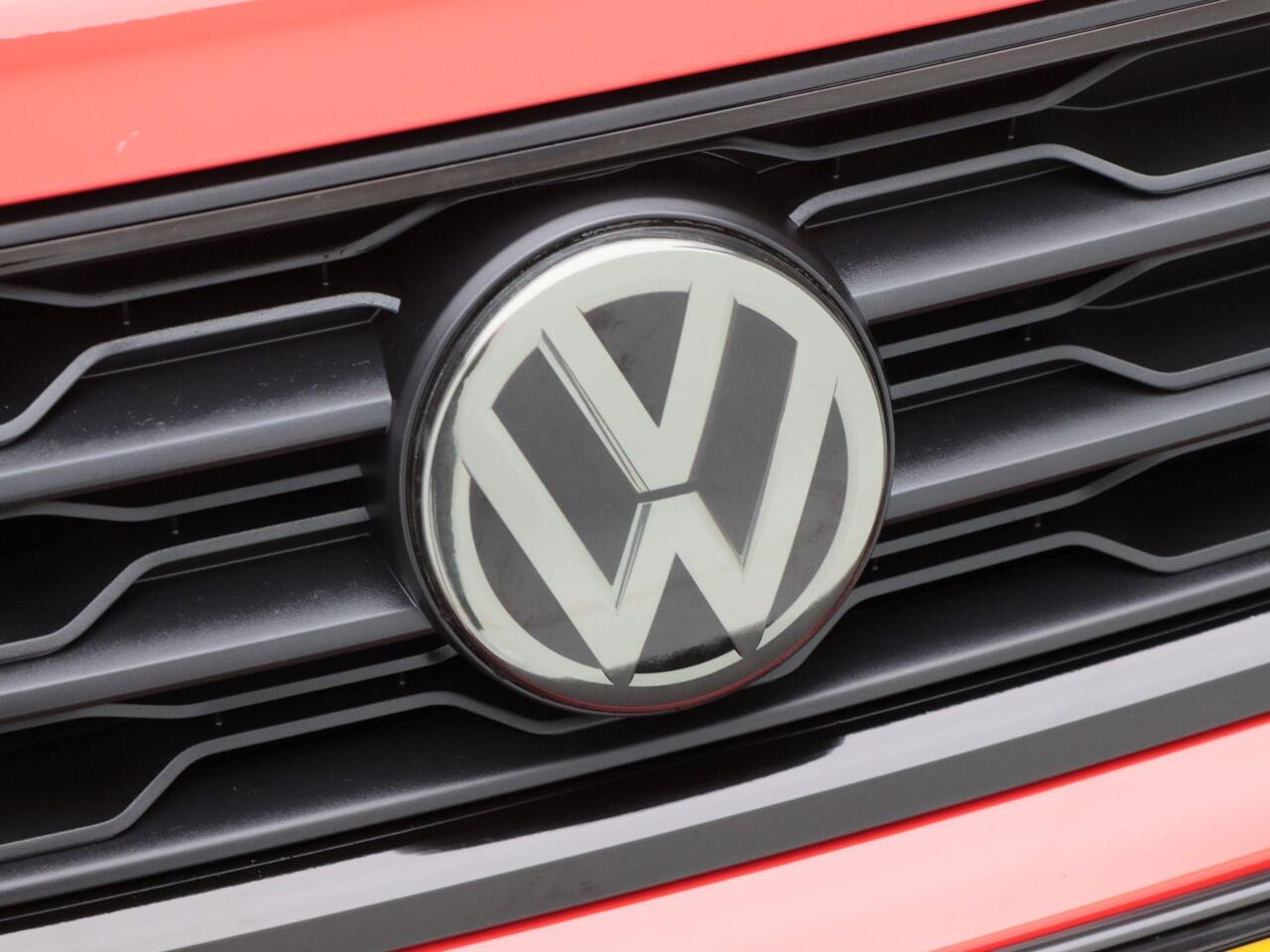 Volkswagen T-Roc 1.5 TSi 150 Pk Automaat Sport Business R-Line | Panoramadak | Beats Audio | Adaptive Cruise | Camera | CarPlay | LED-verlichting | 18 Inch | 58.486 Km