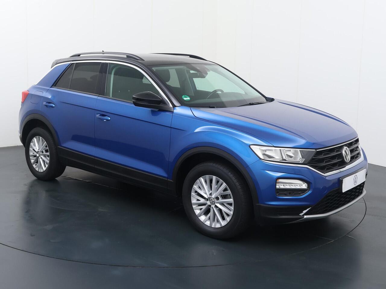 Volkswagen T-Roc 1.5 TSI Sport | 150 PK | Automaat | Multifunctioneel stuurwiel | Parkeersensoren | Cruisecontrol | Trekhaak |