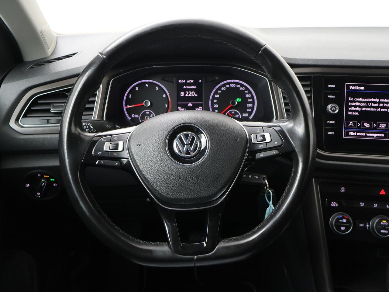 Volkswagen T-Roc 1.5 TSI Sport | 150 PK | Automaat | Multifunctioneel stuurwiel | Parkeersensoren | Cruisecontrol | Trekhaak |