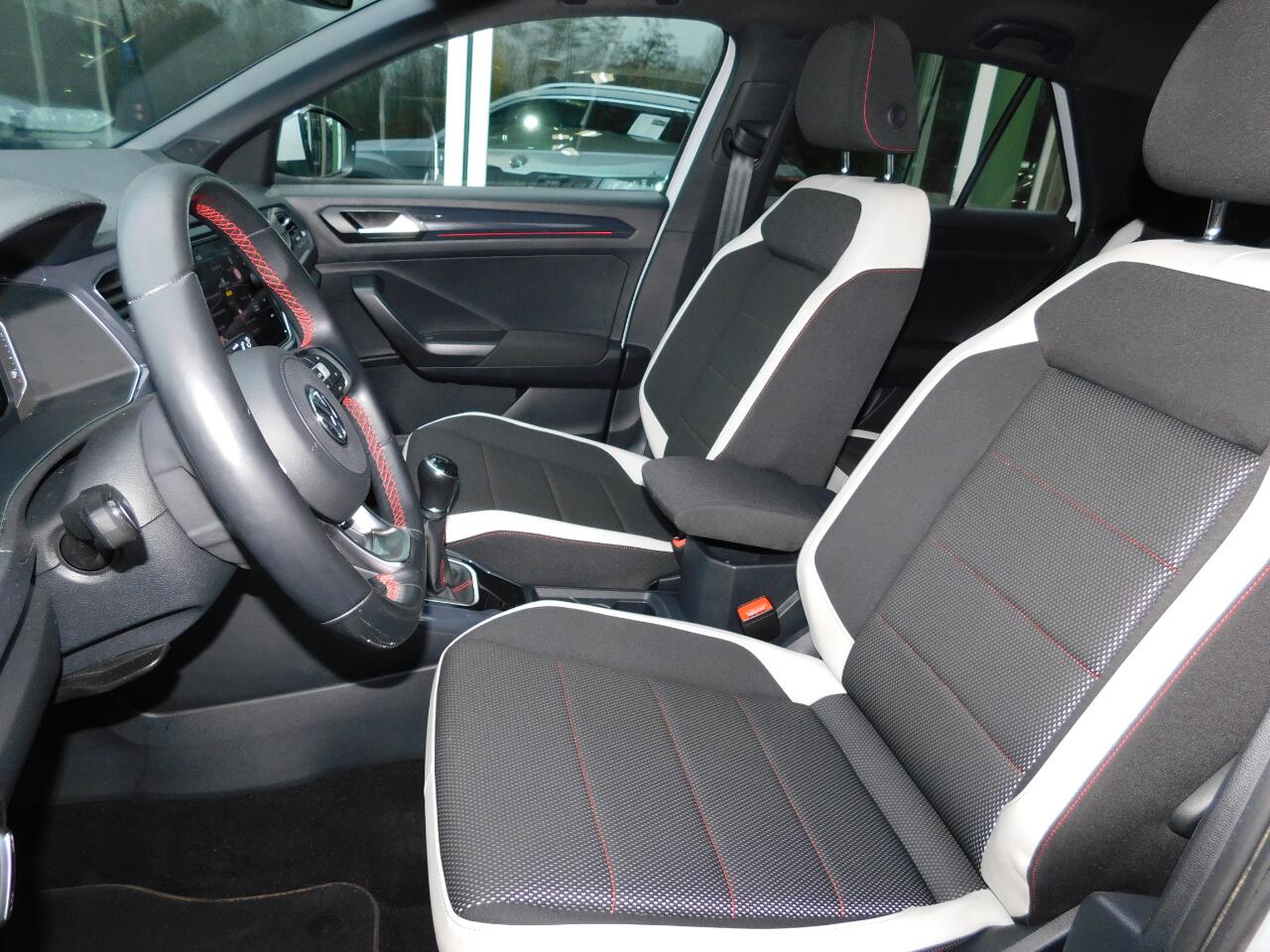 Volkswagen T-Roc 1.5TSI 150PK SPORT!! All-in Prijs! Trekhaak!