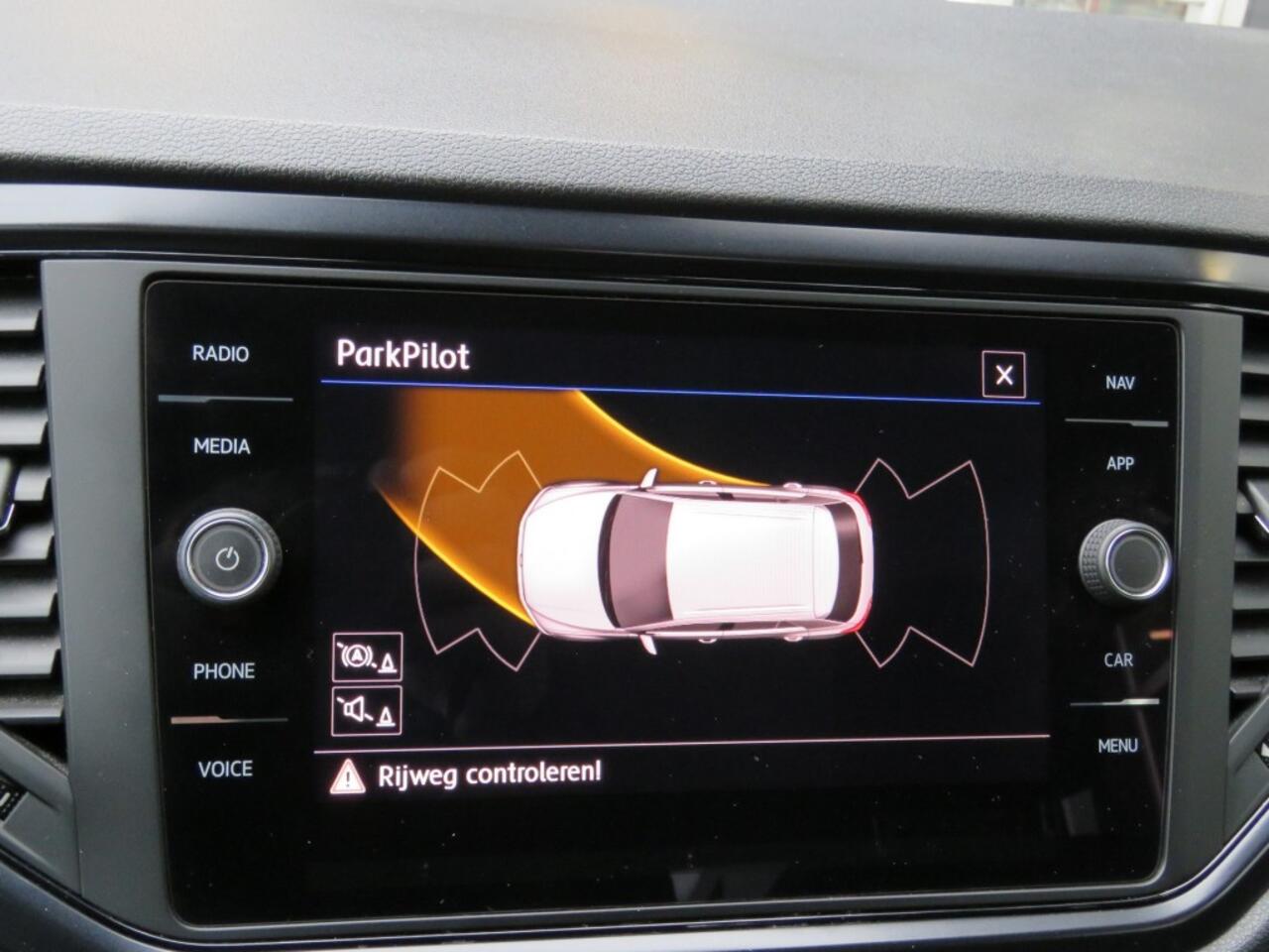 Volkswagen T-Roc 1.5 TSI 150PK DSG-aut. / Trekhaak / Navi / Clima / BOVAG garantie