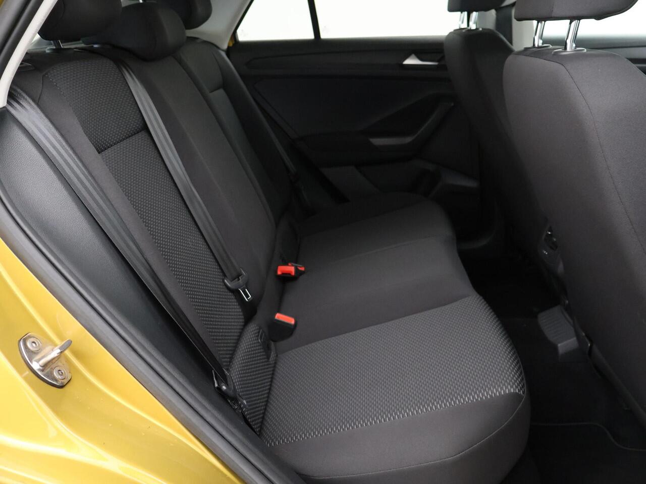 Volkswagen T-Roc 1.0 TSI + APPLE CARPLAY | TREKHAAK | STOELVERW. | KURKUMA YELLOW | CRUISE | PRIVACY