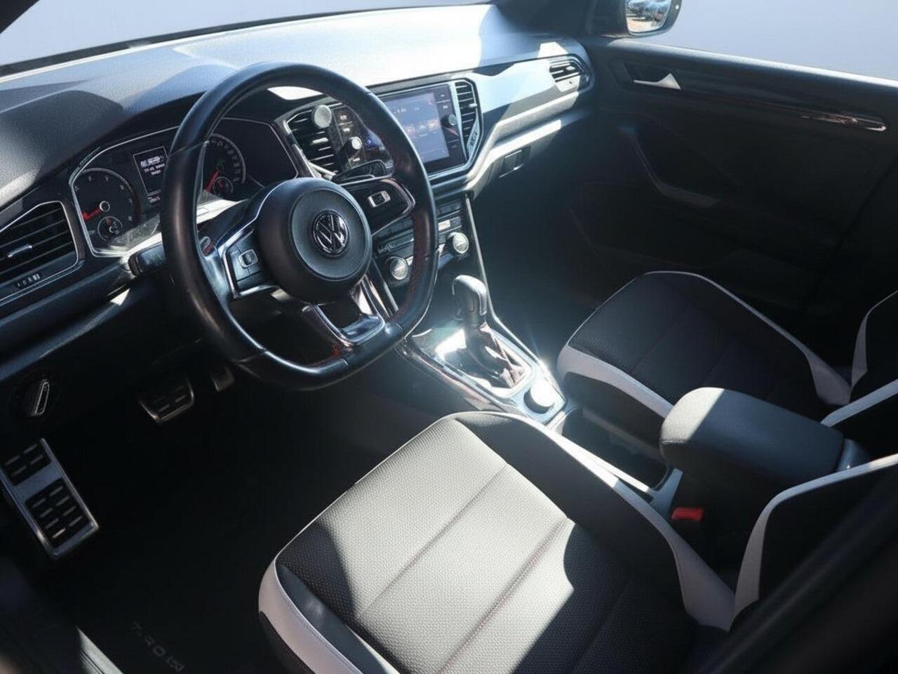 Volkswagen T-Roc 2.0 TSI 4Motion Sport | Cruise | Clima | Cruise | Carplay/Android auto | PDC | Stoelverwarming | Navi 2026 | Trekhaak |