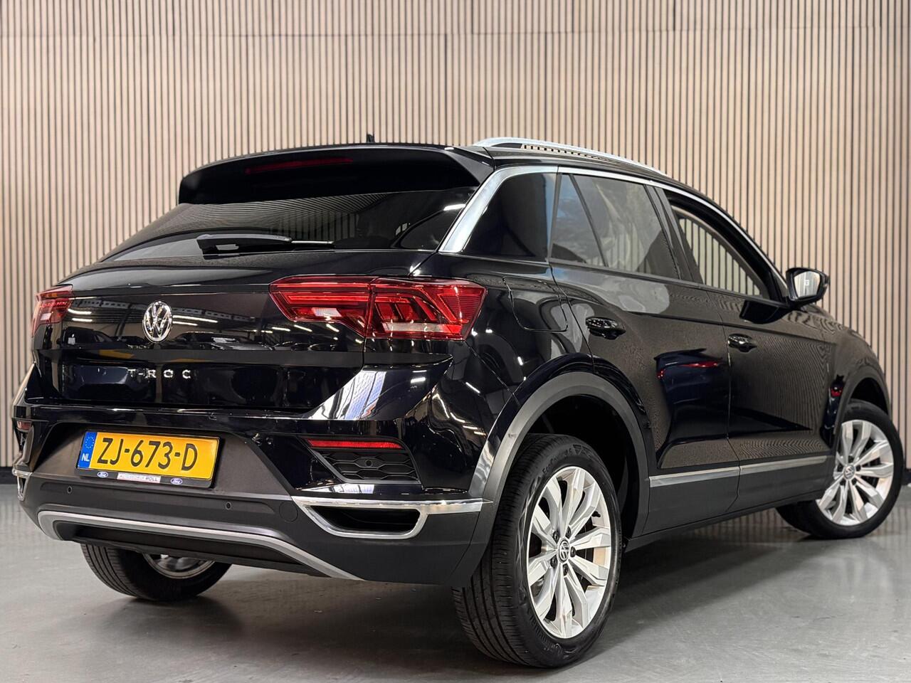 Volkswagen T-Roc 1.5 TSI 150pk Style Half Leer Navi Digi Dash Parkeersensoren Privacy Glass Dealeronderhouden