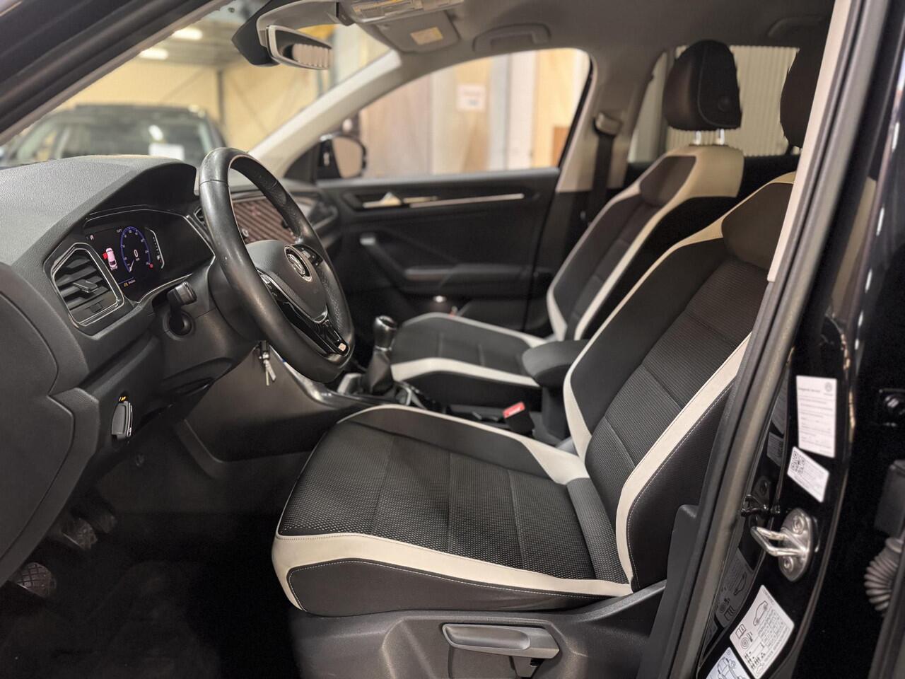 Volkswagen T-Roc 1.5 TSI 150pk Style Half Leer Navi Digi Dash Parkeersensoren Privacy Glass Dealeronderhouden