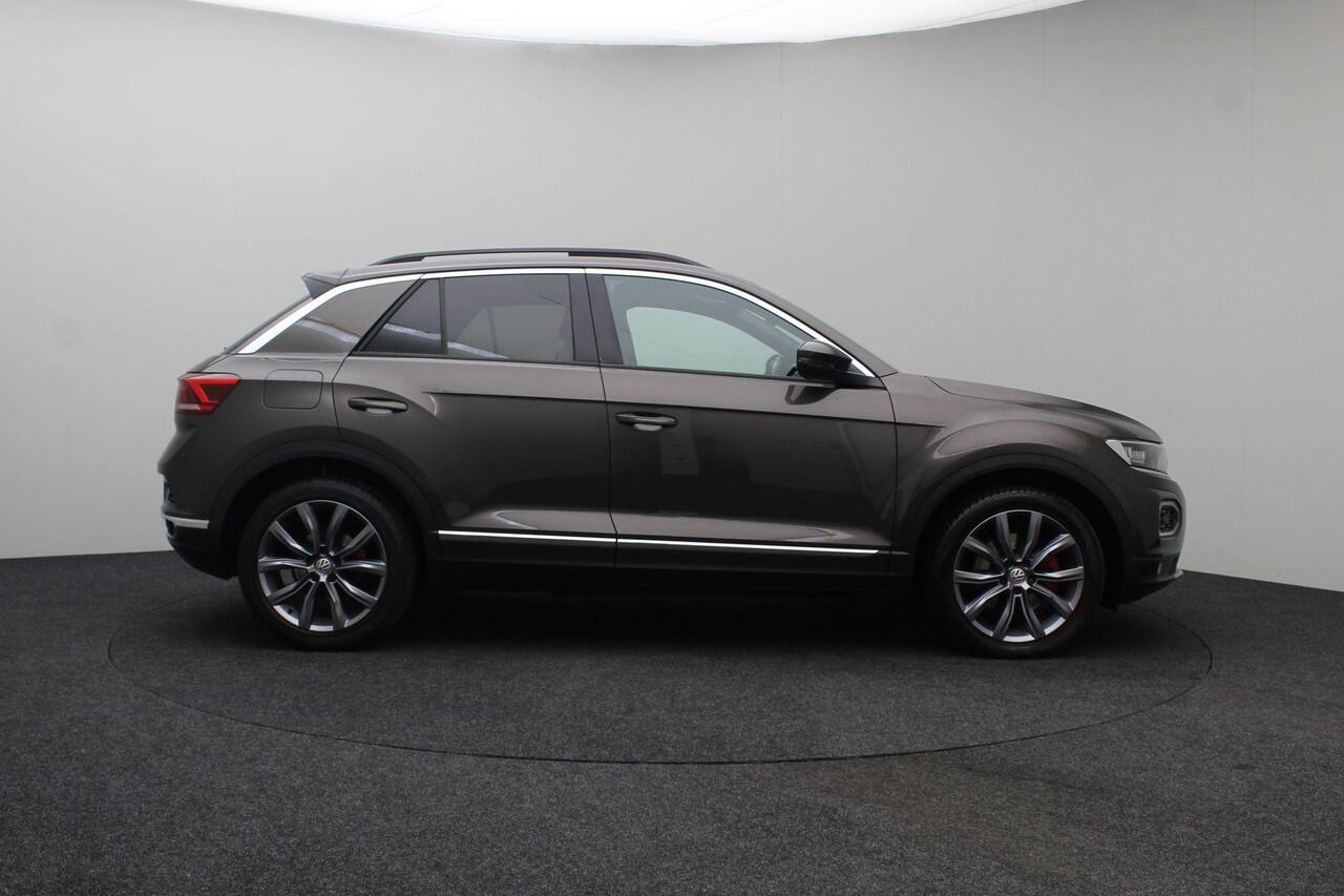 Volkswagen T-Roc 2.0 TSI 4Motion Sport 2019 | Airco | Apple/Android Carplay | Navigatie | Stuurwiel & Stoelverwarming | Panoramadak | Trekhaak Afneembaar | Bose Audio | 2 Sleutels | Onderhoudshistorie