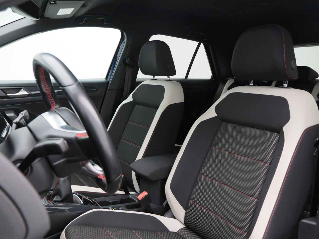 Volkswagen T-Roc 1.5 TSi 150 Pk Sport | Full LED | Navigatie | 18 Inch | Camera | Privacy Glass | Virtual Dashboard | Adaptive Cruise | 107.430 Km!!