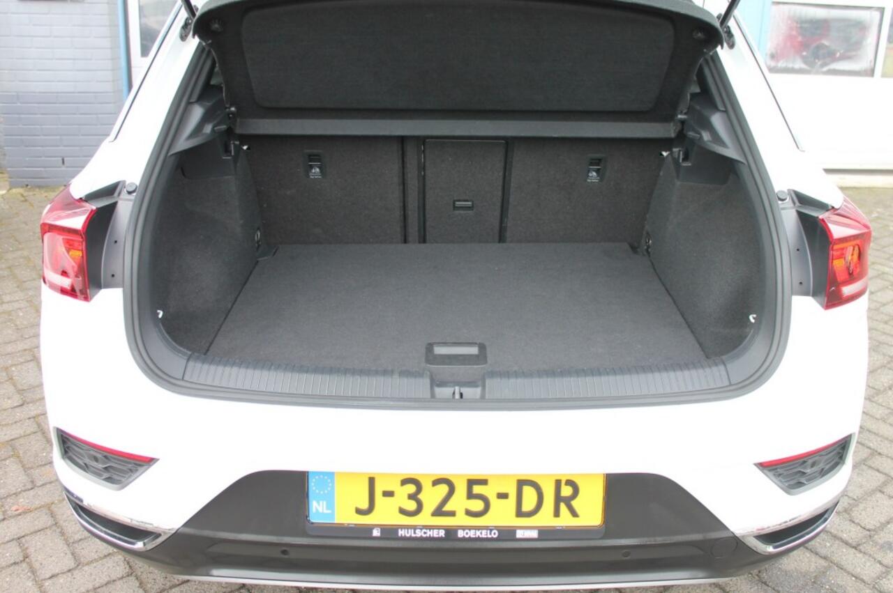 Volkswagen T-Roc 1.5 TSI SPORT BNSR Automaat / Stoelverwarming / led Verlichting