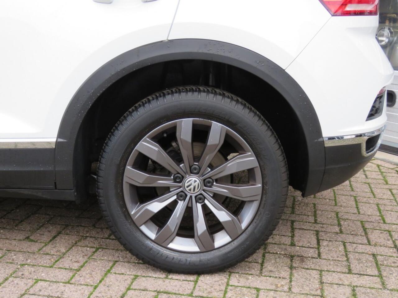 Volkswagen T-Roc 1.0 TSI 115pk STYLE / Leder / 17 Inch / Navi / Carplay / Stoelverw / BOVAG garantie