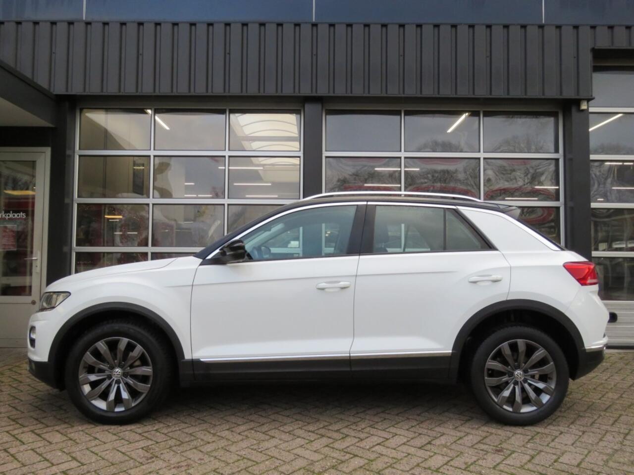 Volkswagen T-Roc 1.0 TSI 115pk STYLE / Leder / 17 Inch / Navi / Carplay / Stoelverw / BOVAG garantie