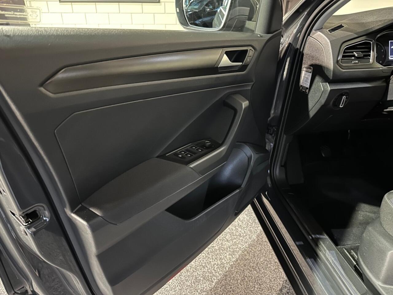 Volkswagen T-Roc 1.0 TSI STYLE l PANORAMA l PDC l ACC l CLIMA l LMV l NAVI l