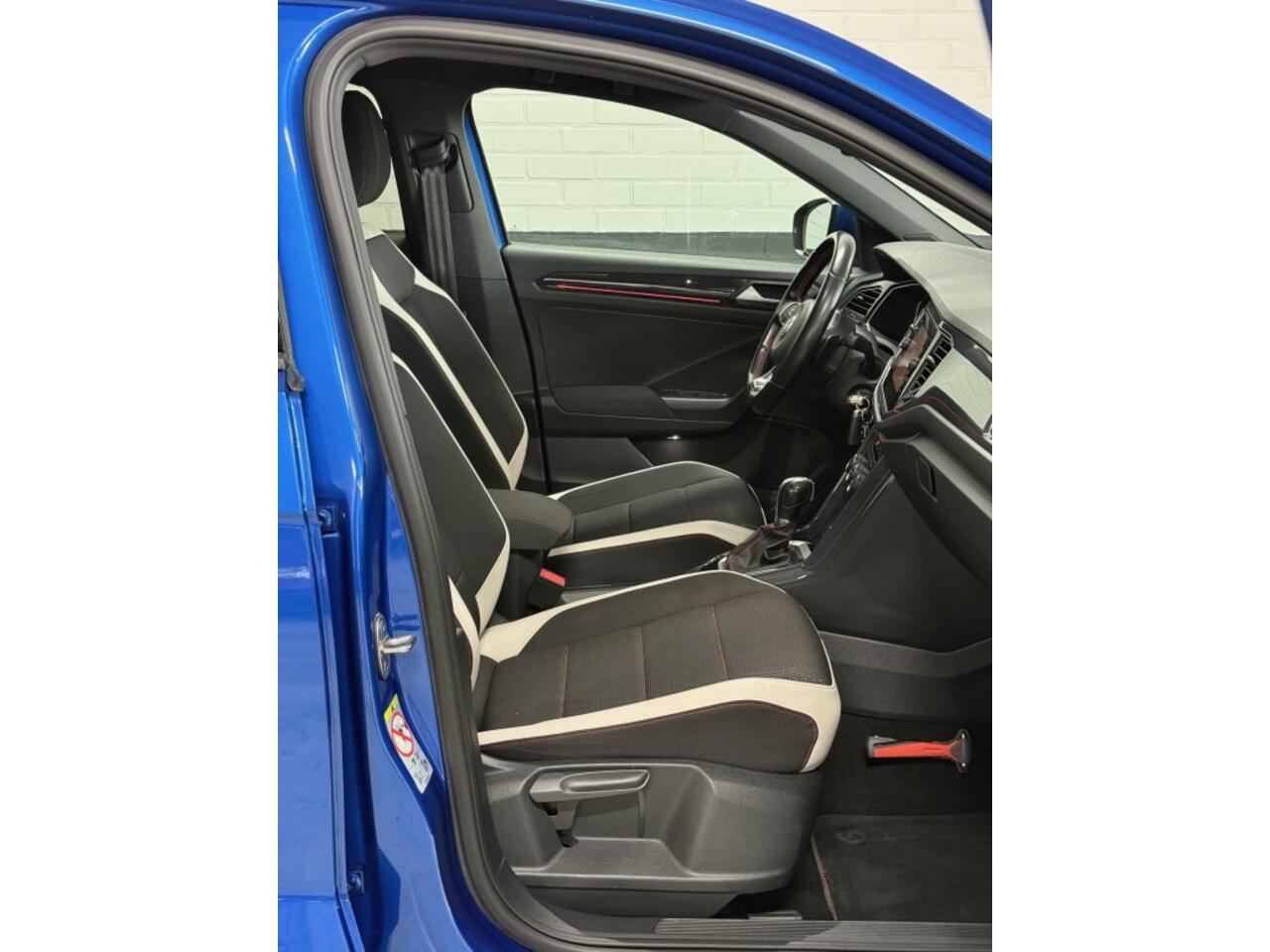 Volkswagen T-Roc 1.5 TSI Sport BnsR Panoramadak / Virtual Cockpit / Camera / Afne