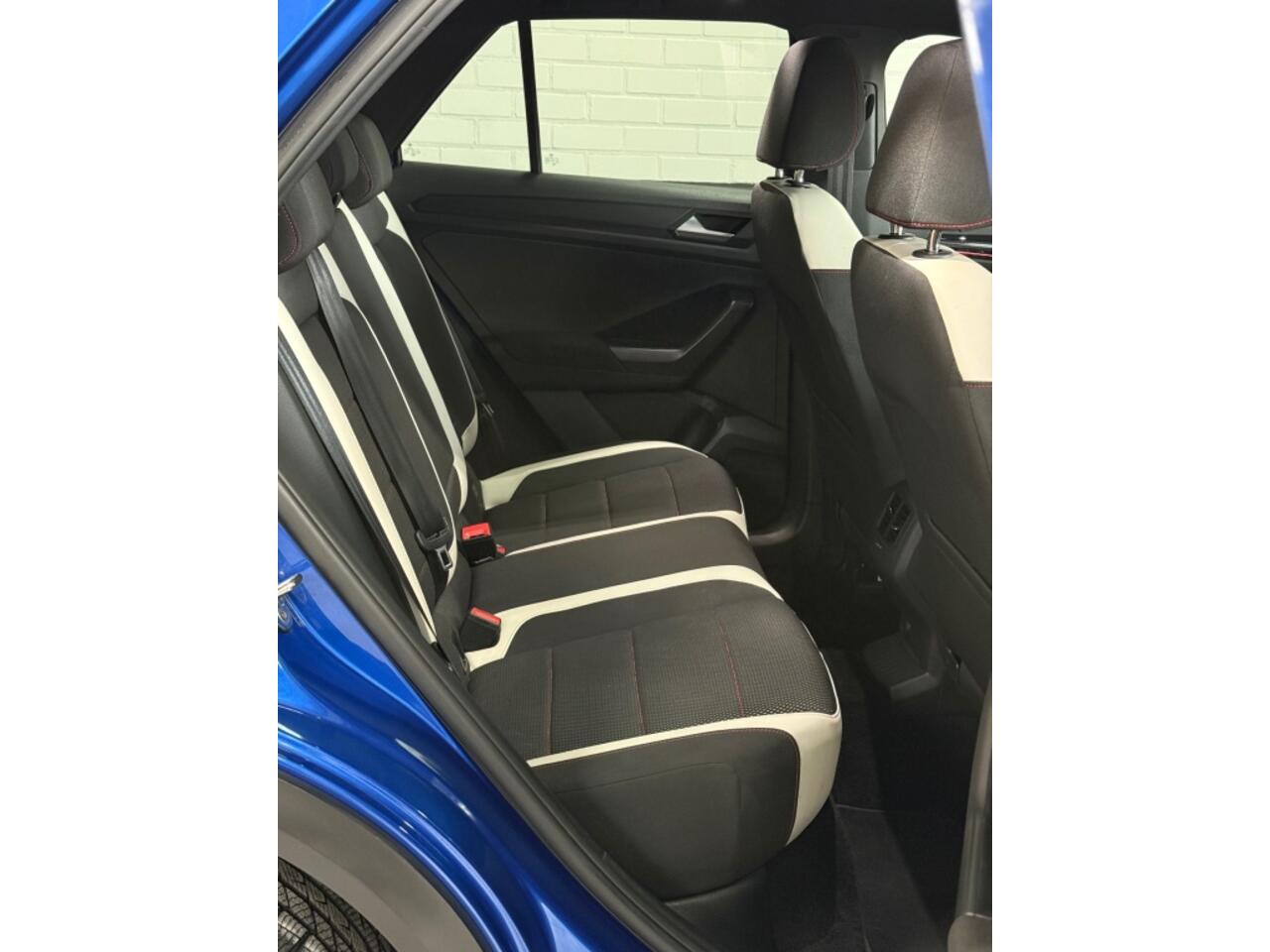 Volkswagen T-Roc 1.5 TSI Sport BnsR Panoramadak / Virtual Cockpit / Camera / Afne